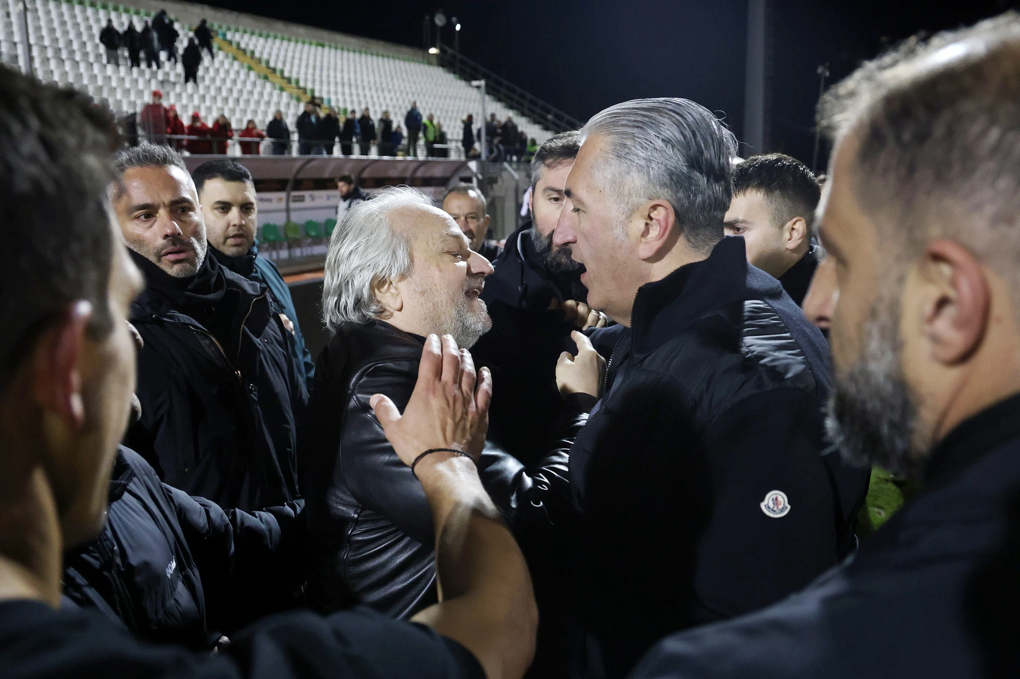 Η στιγμή της έντασης με τον Κομπότη / Πηγή: Intime