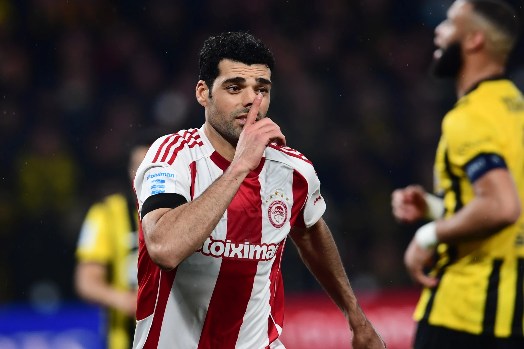 Ο Μέχντι Ταρέμι πανηγυρίζει το γκολ που σημείωσε απέναντι στην ΑΕΚ / Πηγή: Eurokinissi