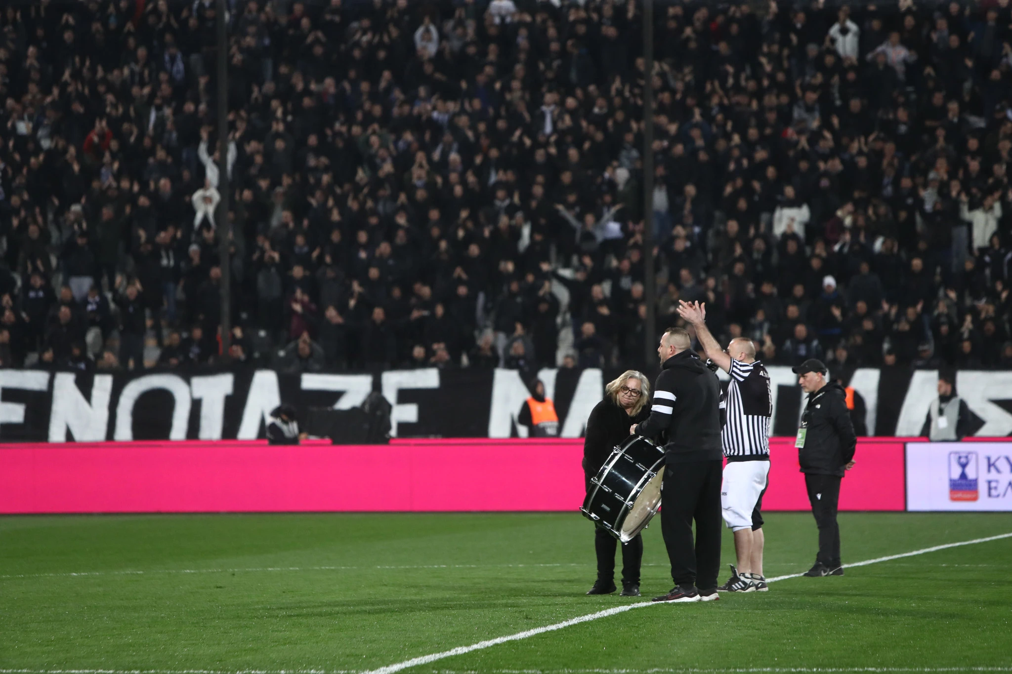 Η μητέρα του αδικοχαμένου Χρήστου, σε μια πραγματικά «δυνατή» στιγμή / Πηγή: Eurokinissi