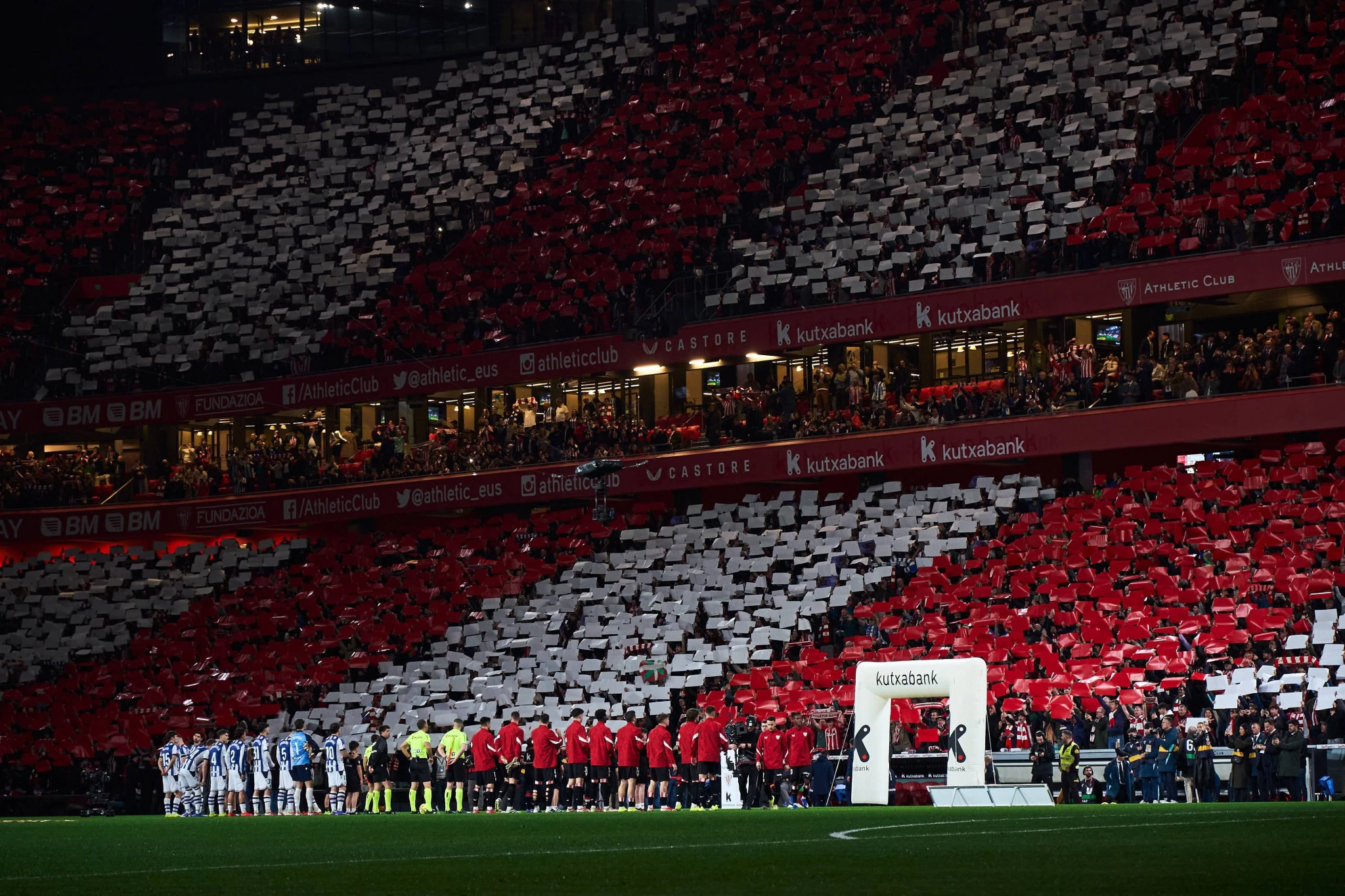 Το «Σαν Μαμές» έχει βάλει τα... γιορτινά του στο «Derbi Vasco» της Αθλέτικ Μπιλμπάο απέναντι στην Ρεάλ Σοσιεδάδ / Πηγή: Imago