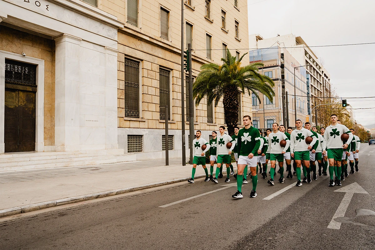Η παρέλαση των παιδιών της Ακαδημίας του Παναθηναϊκού στην οδό Πανεπιστημίου - ΠΗΓΗ: pao.gr