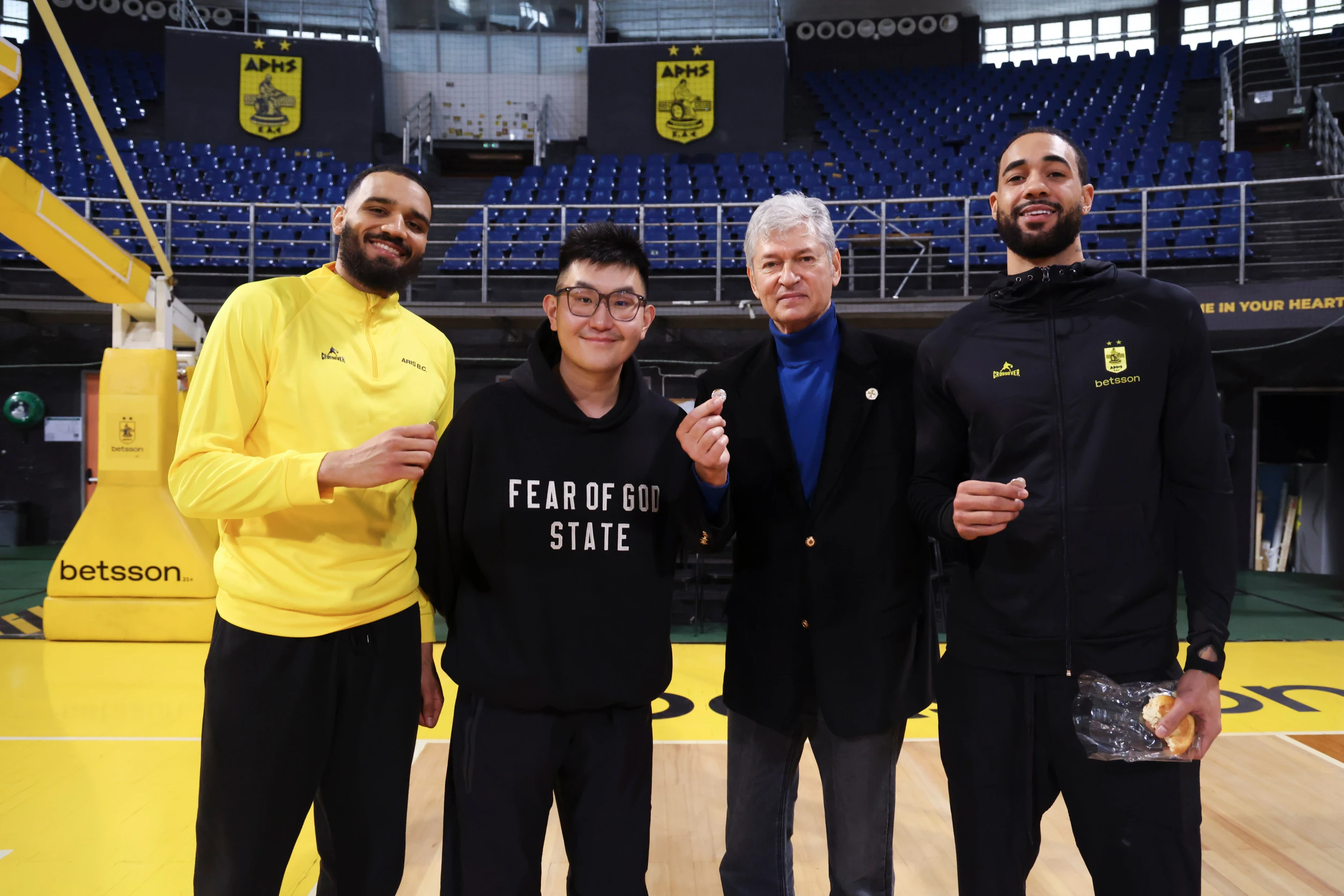 Η κοπή της πίτας στην ΚΑΕ Άρης παρουσία του ισχυρού άνδρα της ομάδας Ρίτσαρντ Σιάο / ΚΑΕ Άρης