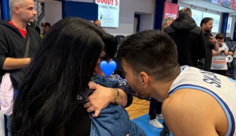 H ανάρτηση του Διονύση Σκουλίδα, παρέα με την σύντροφό του και το μωράκι τους&nbsp;