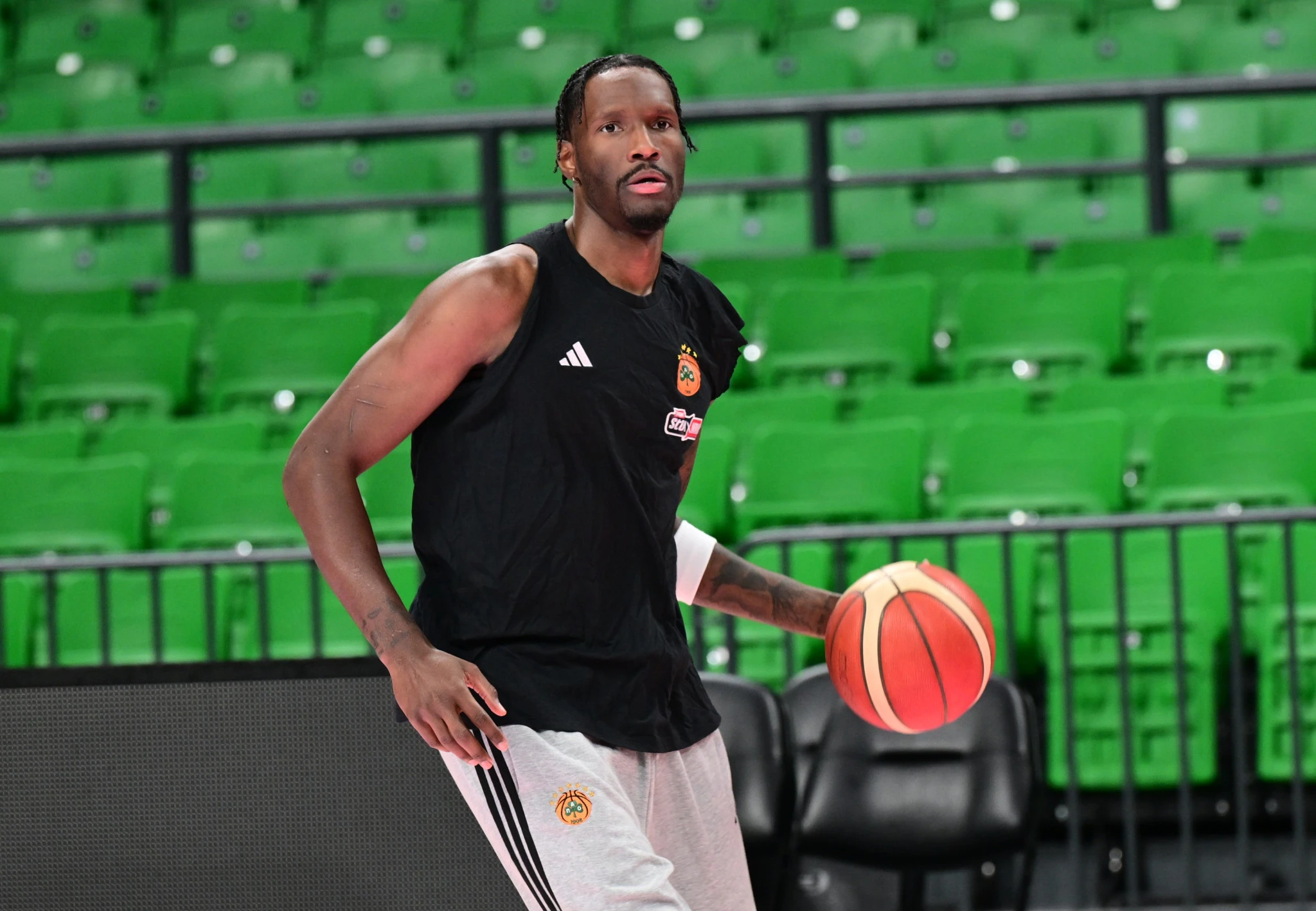 Ο Νάιτζελ Χέιζ-Ντέιβις με τα διακριτικά του Παναθηναϊκού AKTOR / Πηγή: Βαγγέλης Στόλης