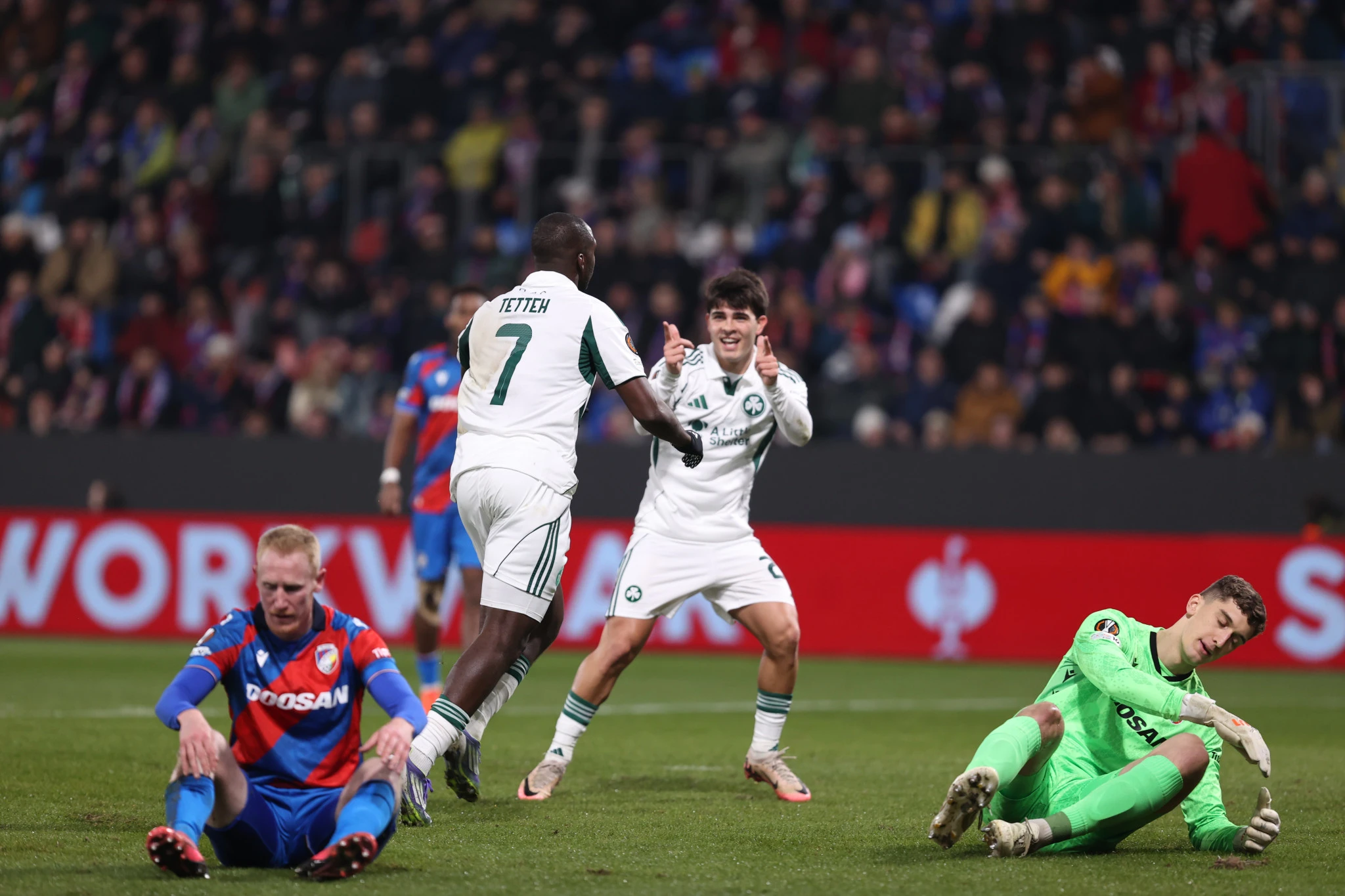 Τρομερή συνεργασία Ταμπόδα - Τεττέη στο γκολ του Παναθηναϊκού στο Πλζεν / Πηγή: InTime