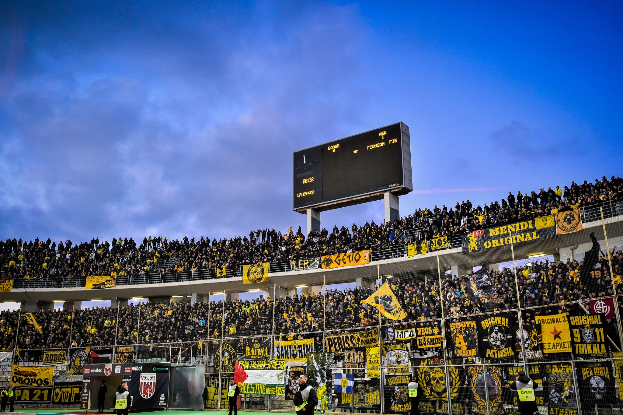 Οπαδοί της ΑΕΚ στο Πανθεσσαλικό / Πηγή: Eurokinissi