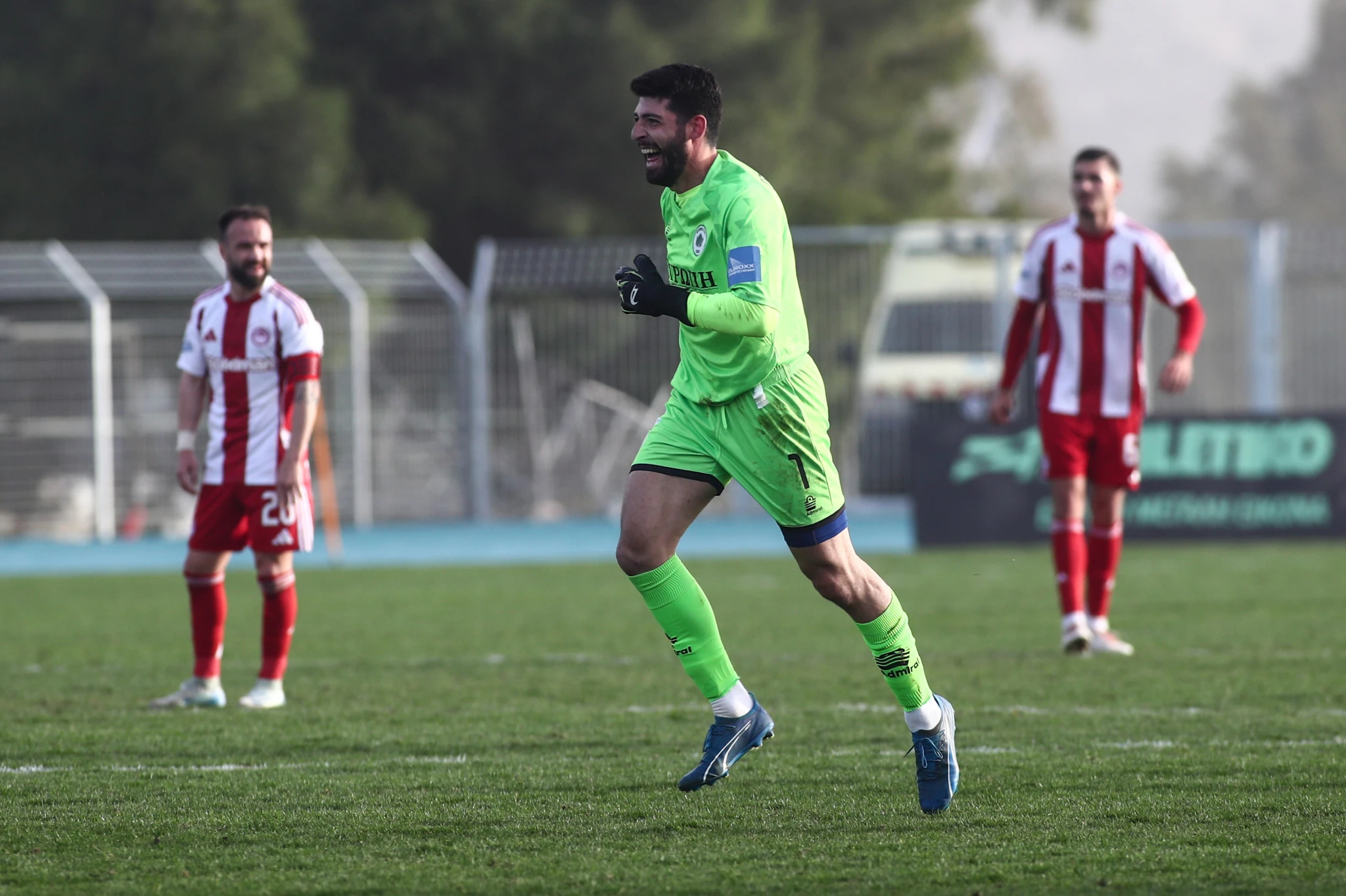 Ο τερματοφύλακας της Μαρκό, Χρήστος Θεοδωράκης πανηγυρίζει το γκολ του κόντρα στον Ολυμπιακό Β