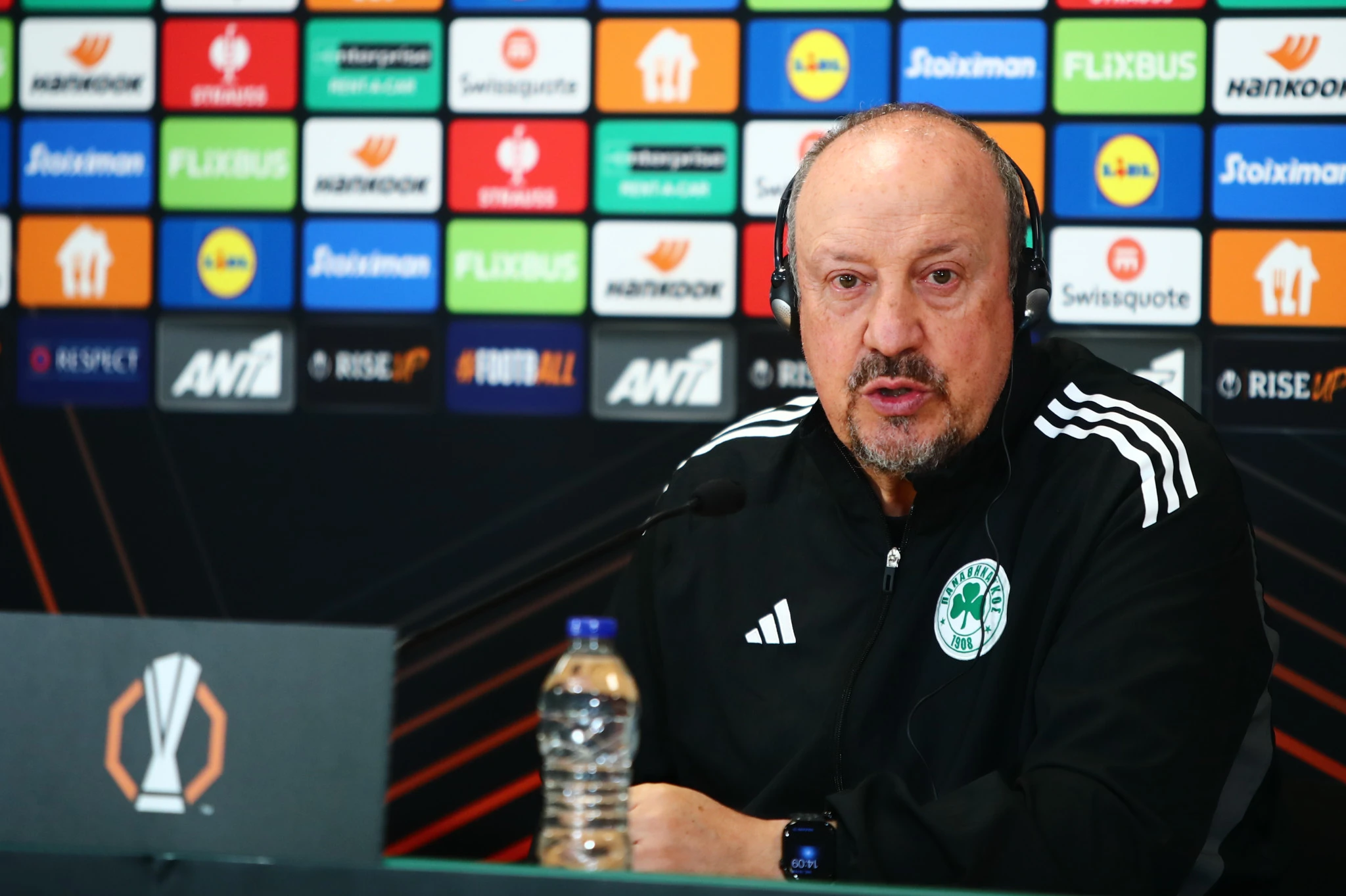 Ο Ράφα Μπενίτεθ στη συνέντευξη Τύπου του Παναθηναϊκού ενόψει της αναμέτρησης με τη Βικτόρια Πλζεν / Πηγή: Eurokinissi