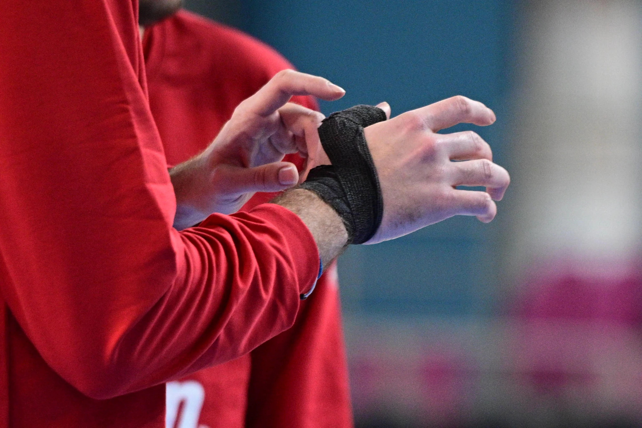 Ο Νίκολα Μιλουτίνοφ τεστάρει τις αντοχές του / Πηγή: Eurokinissi