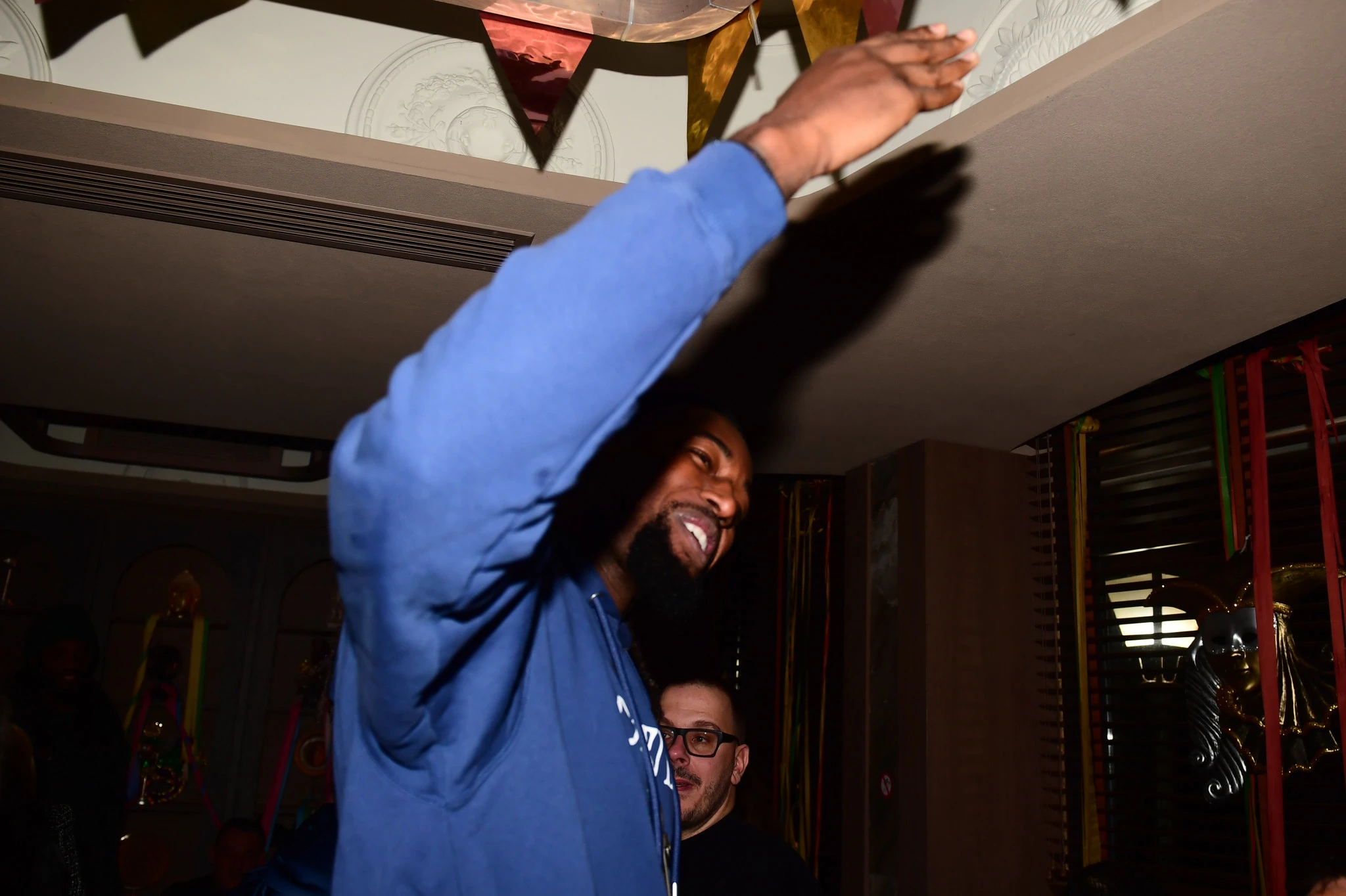 Ο Ματίας Λεσόρ ξεφαντώνει στο γλέντι του Παναθηναϊκού στην Κρήτη / Πηγή: ΙΝΤΙΜΕ