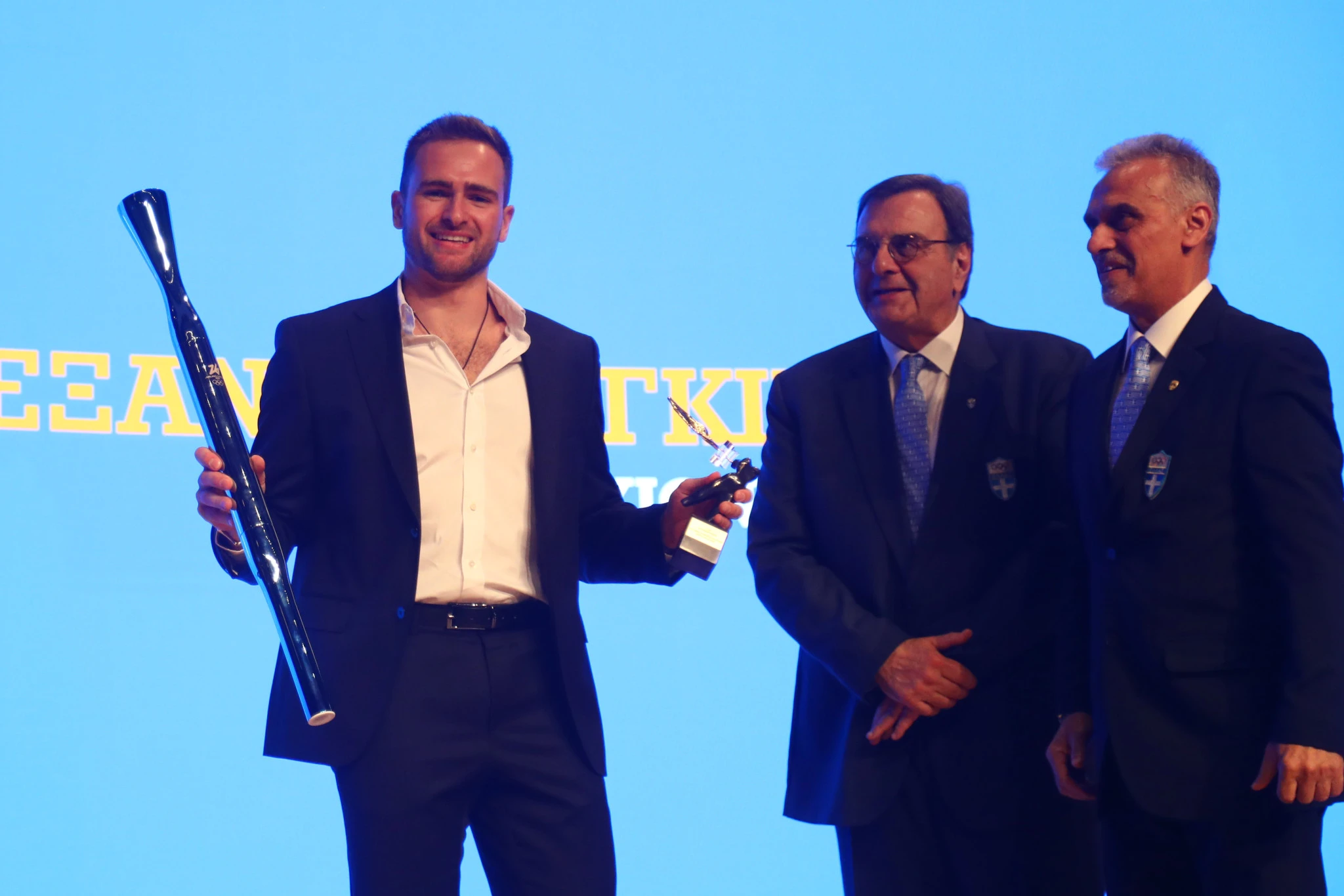 Ο Αλέξανδρος Γκιννής με την Ολυμπιακή Δάδα / Πηγή: Eurokinissi