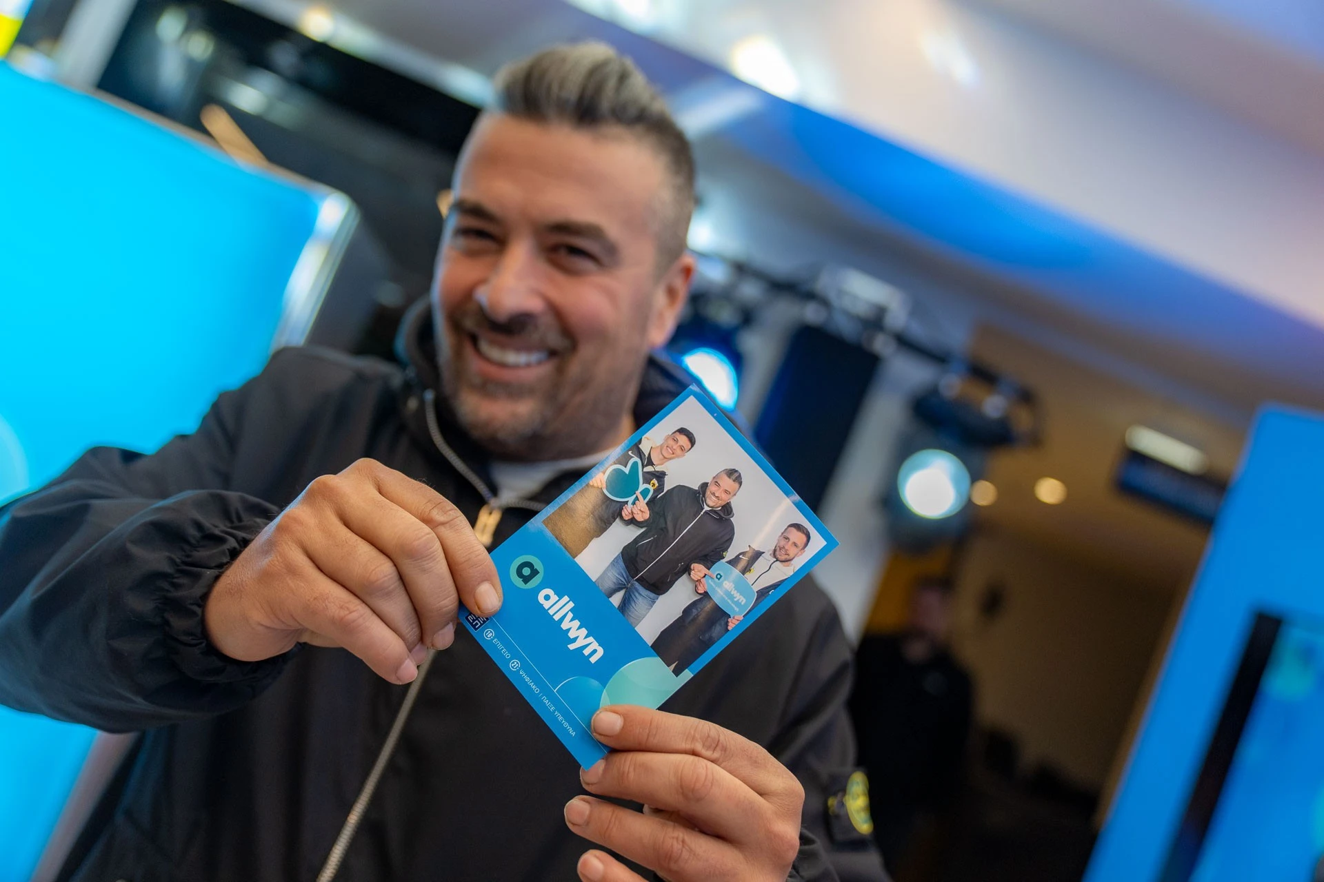 Και ο Γιάννης Αϊβάζης έδωσε το παρών στα εγκαίνια του νέου καταστήματος της Allwyn.