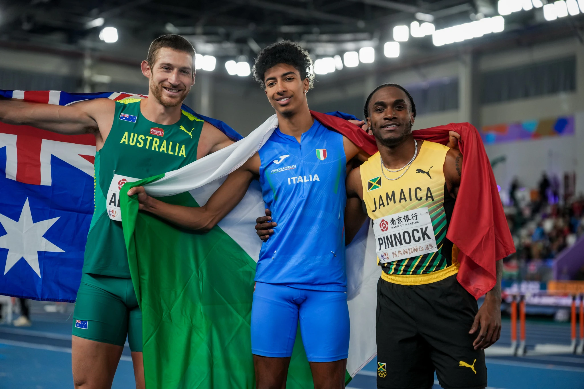 Η τριάδα του βάθρου του Παγκόσμιου κλειστού του 2025: Άντκοκ, Φουρλάνι και Γκέιλ / Πηγή: Dan Vernon for World Athletics