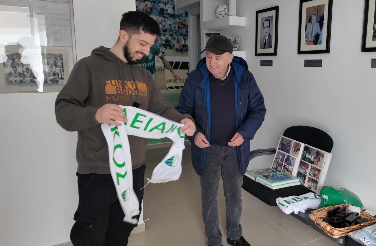 Πήραμε και το δώρο μας στο τέλος, ένα κασκόλ Λεβαδειακού  / Πηγή: Athletiko.gr