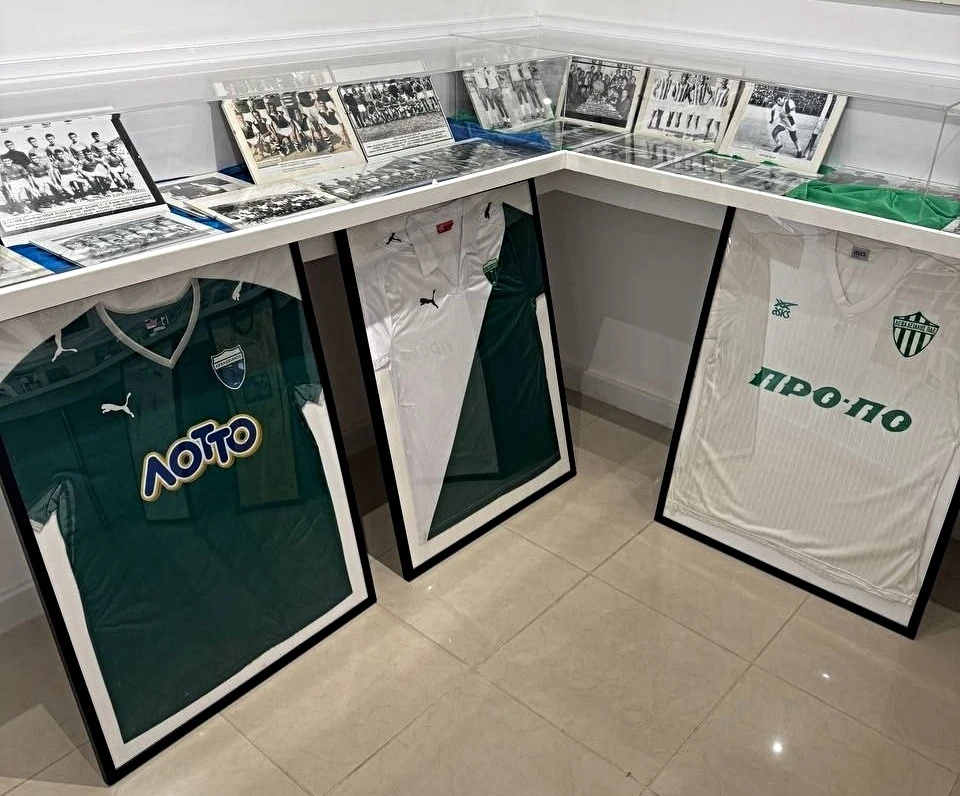 Παλιότερες φανέλες του Λεβαδειακού  / Πηγή: Athletiko.gr