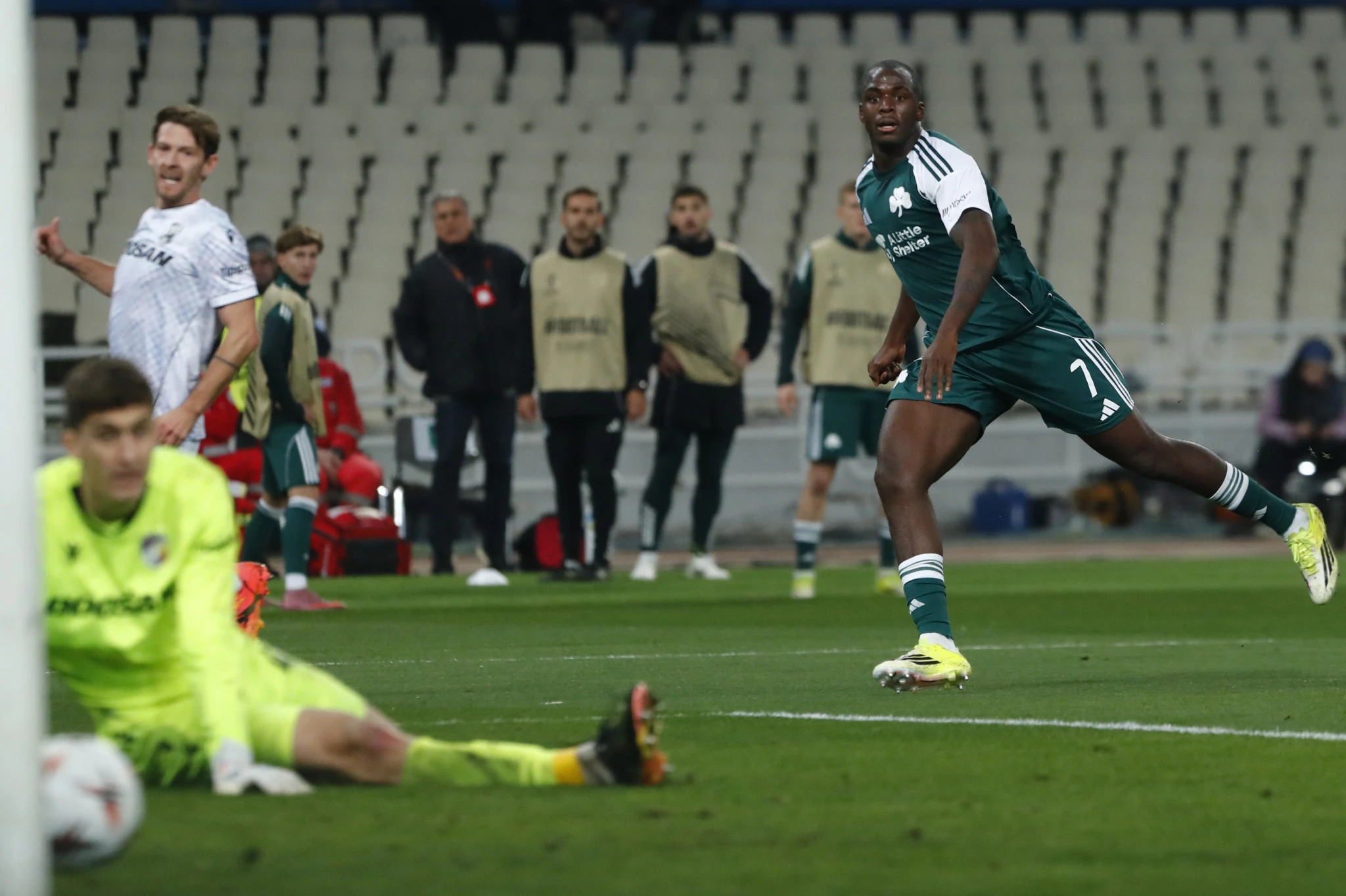 Το τρομερό δεύτερο γκολ του Ανδρέα Τεττέη στον αγώνα με την Πλζεν - ΠΗΓΗ: Eurokinissi