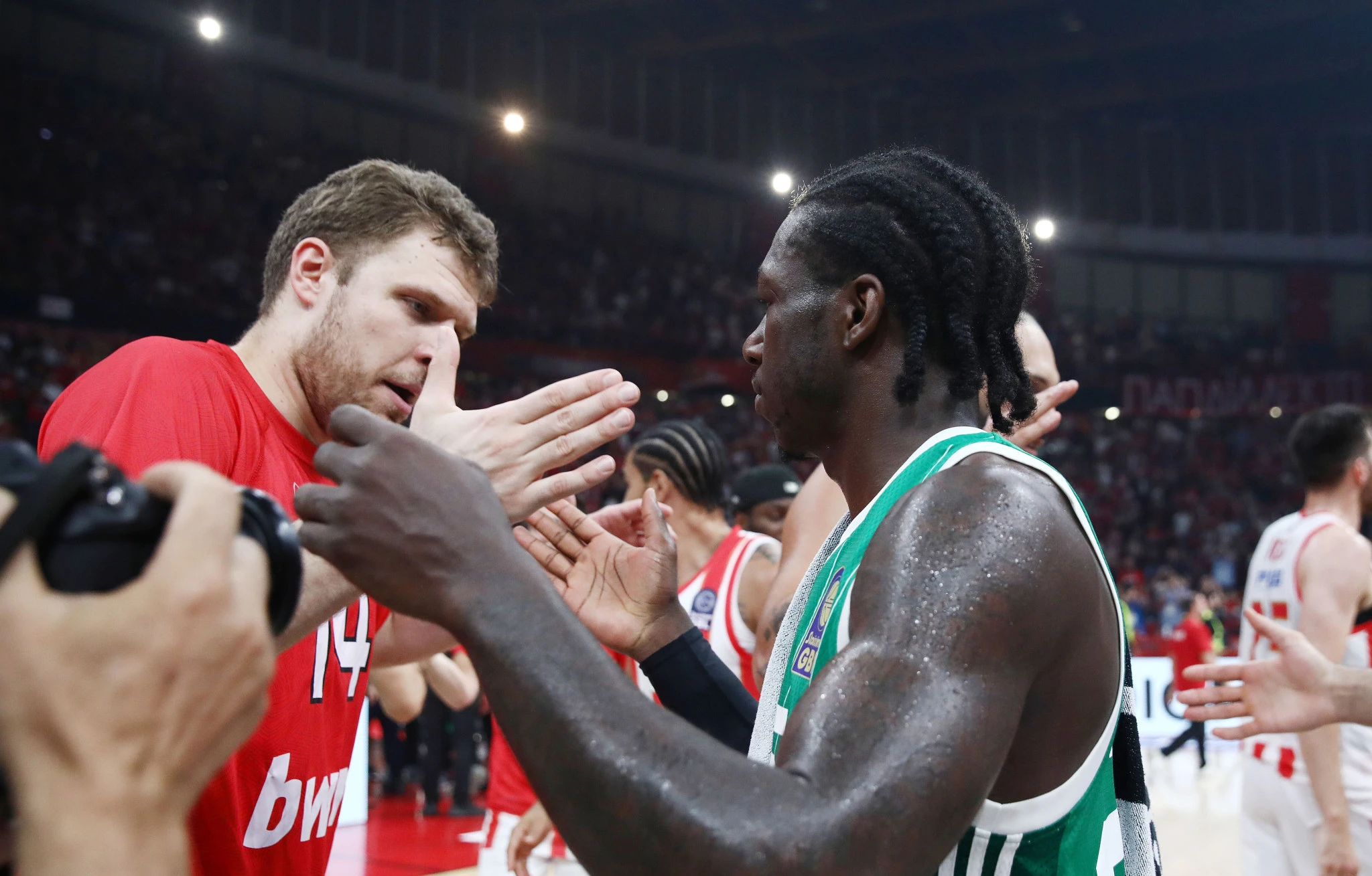 Δύο αθλητές, 8.300.000 ευρώ / Πηγή: ΙΝΤΙΜΕ