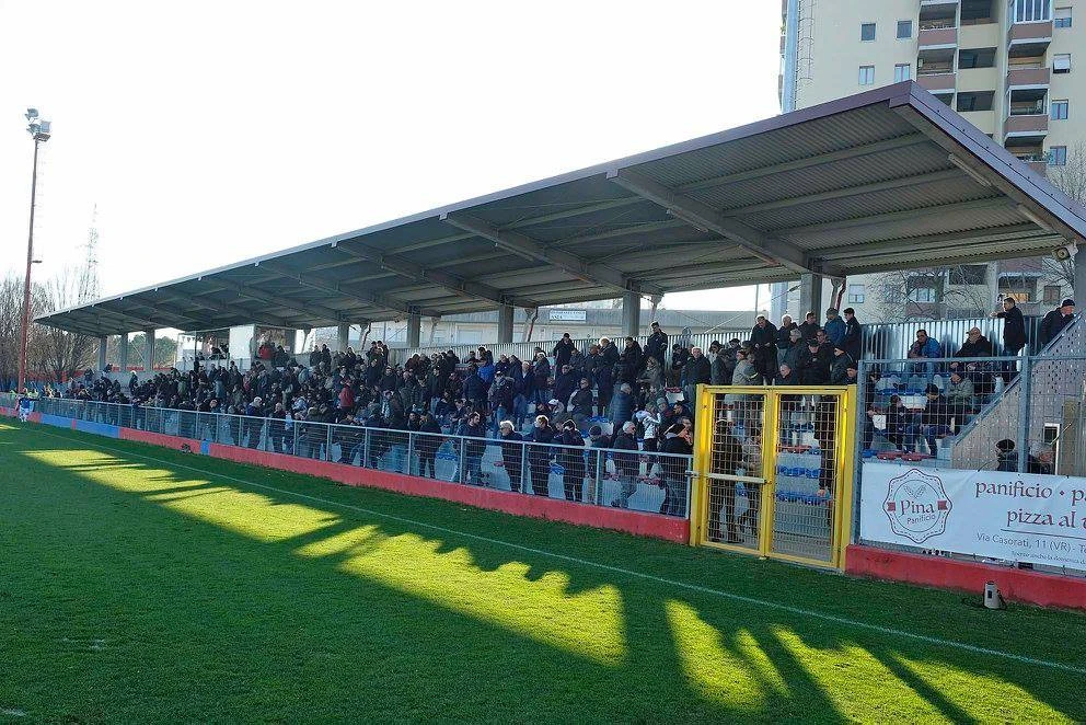 Η όψη του γηπέδου της Βίρτους Βερόνα