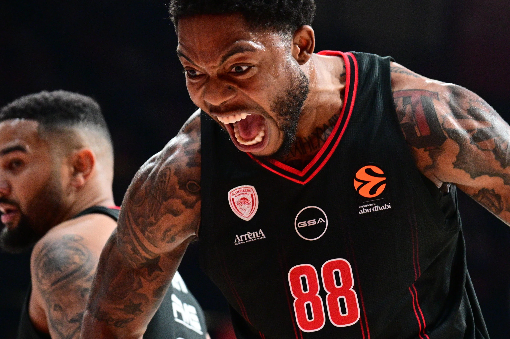 Σε πρώτο πλάνο ο... λυσσασμένος Τζόουνς, σε δεύτερο ο Τζόζεφ / Πηγή: Eurokinissi