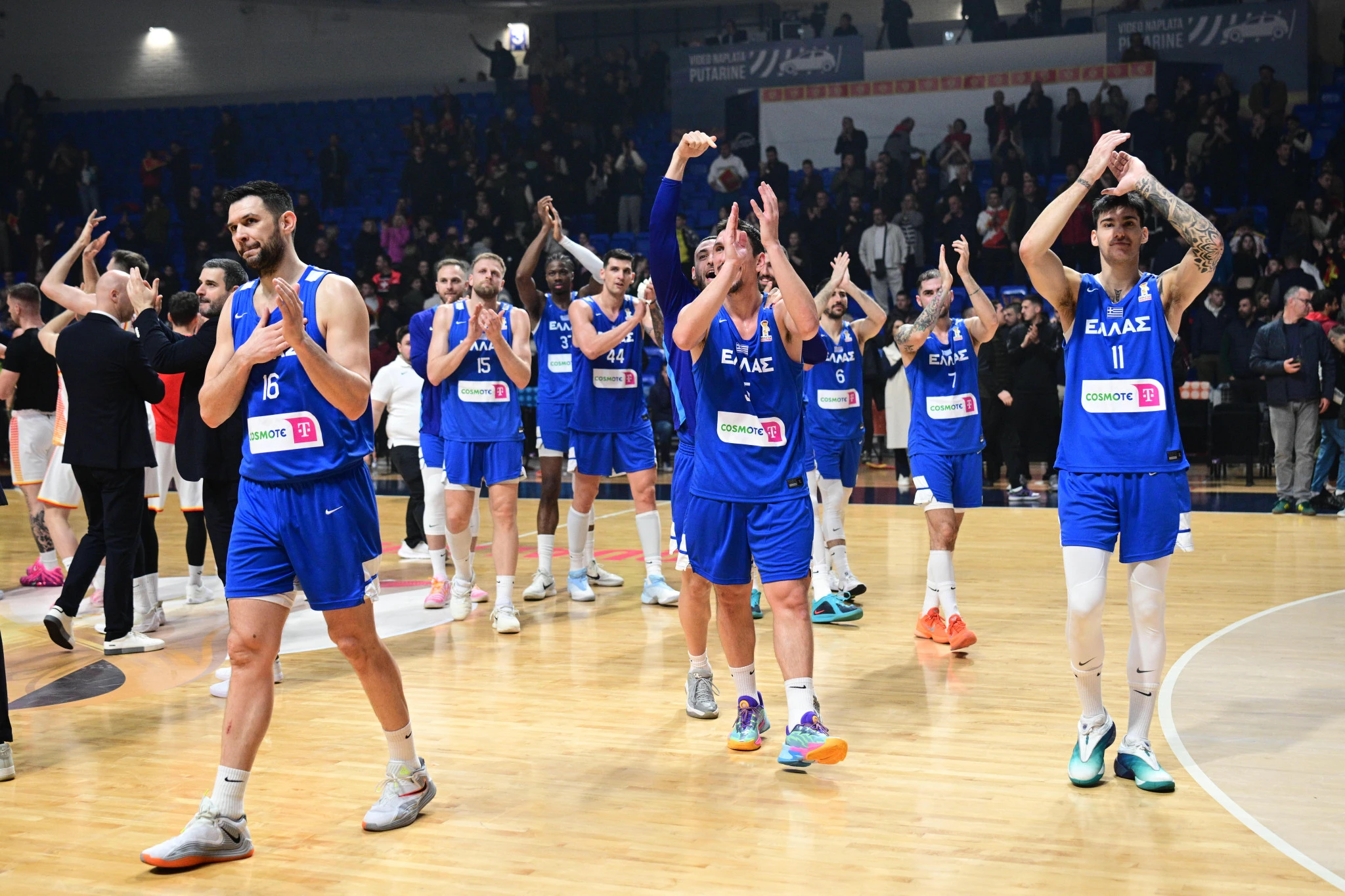 Η Εθνική Ελλάδας μετά τον αγώνα με το Μαυροβούνιο και το σπουδαίο της «διπλό» / πηγή: Eurokinissi