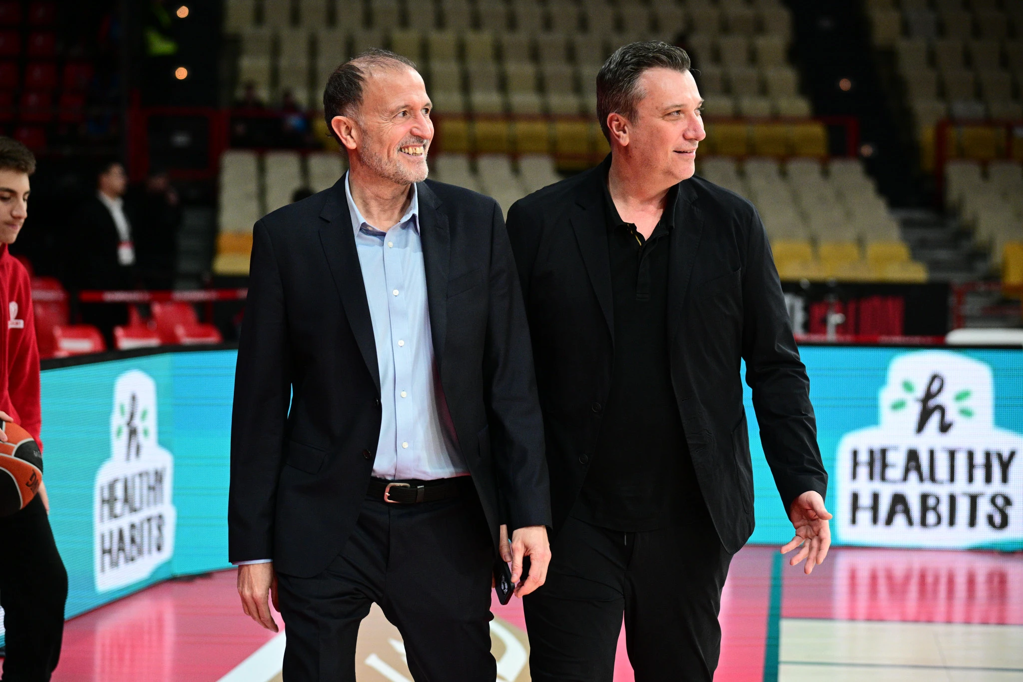 Ο Τσους Μπουένο συνοδεύεται από τον Νίκο Λεπενιώτη και ξεναγείται στο ΣΕΦ, Πηγή: Eurokinissi