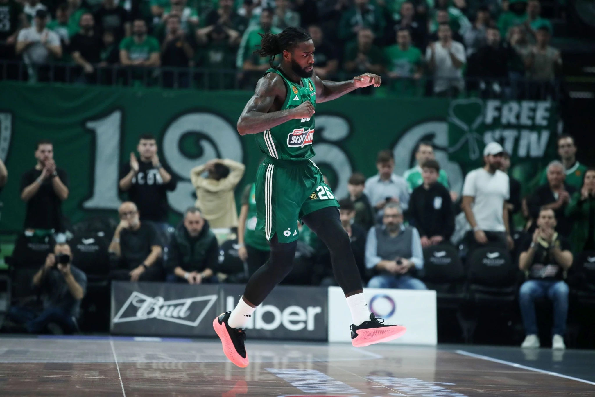 Συγκλονιστικός ο Ματίας Λεσόρ, αποχωρεί μόνος του για τα αποδυτήρια με κάταγμα περόνης... / Πηγή: Intime