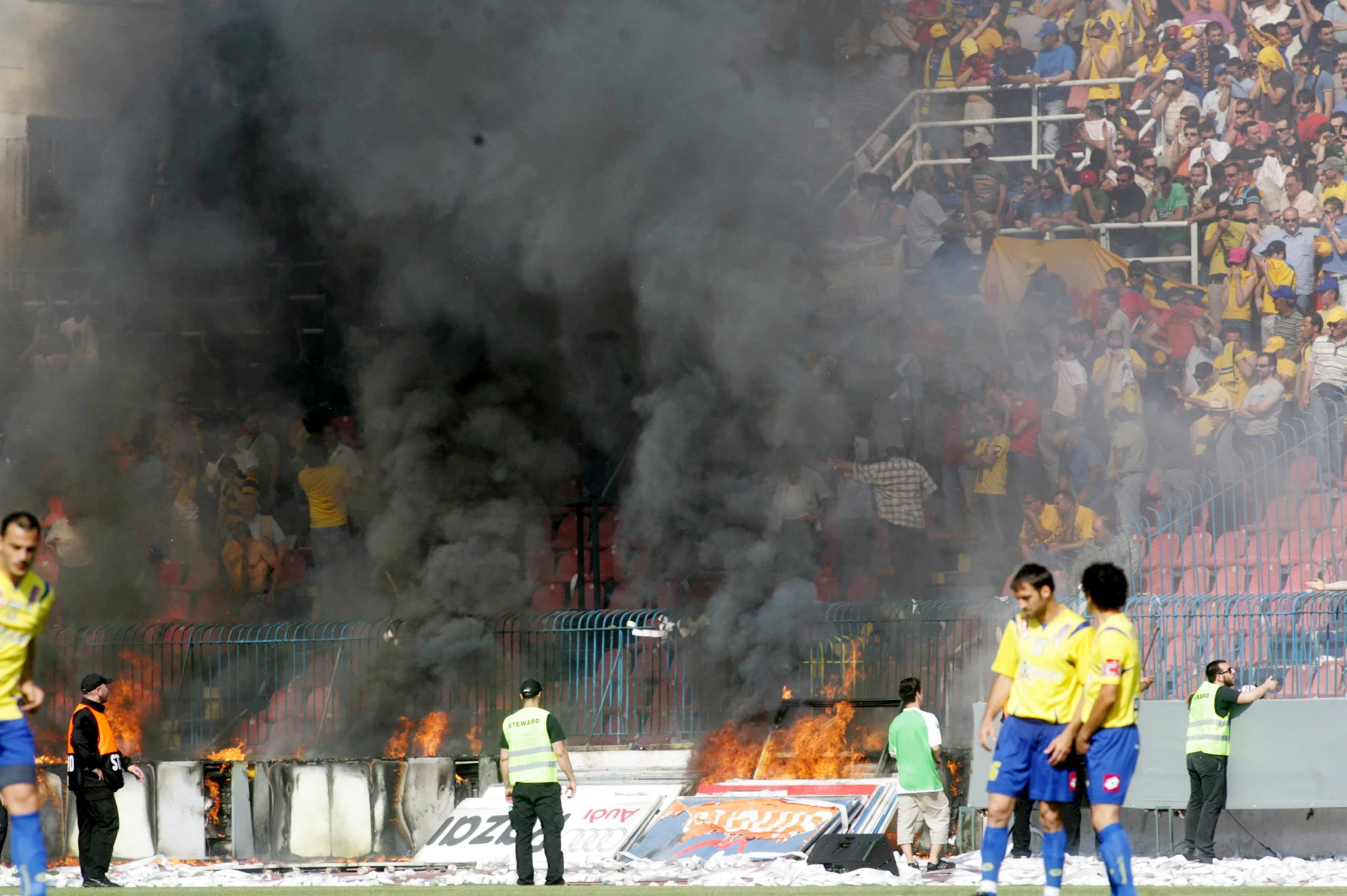 Εκρηκτικό το κλίμα πριν τη σέντρα στο μπαράζ