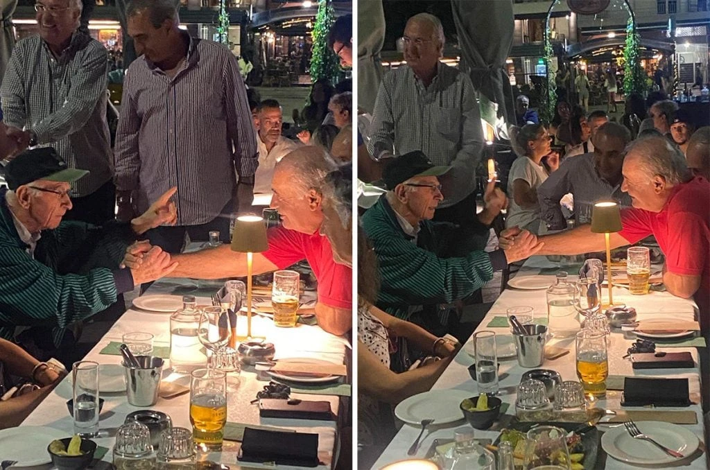 Μία από τις πιο πρόσφατες φωτογραφίες του Βασίλη Δανιήλ, παρέα με παλαίμαχους ποδοσφαιριστές της Καβάλας Μία από τις πιο πρόσφατες φωτογραφίες του Βασίλη Δανιήλ, παρέα με παλαίμαχους ποδοσφαιριστές της Καβάλας