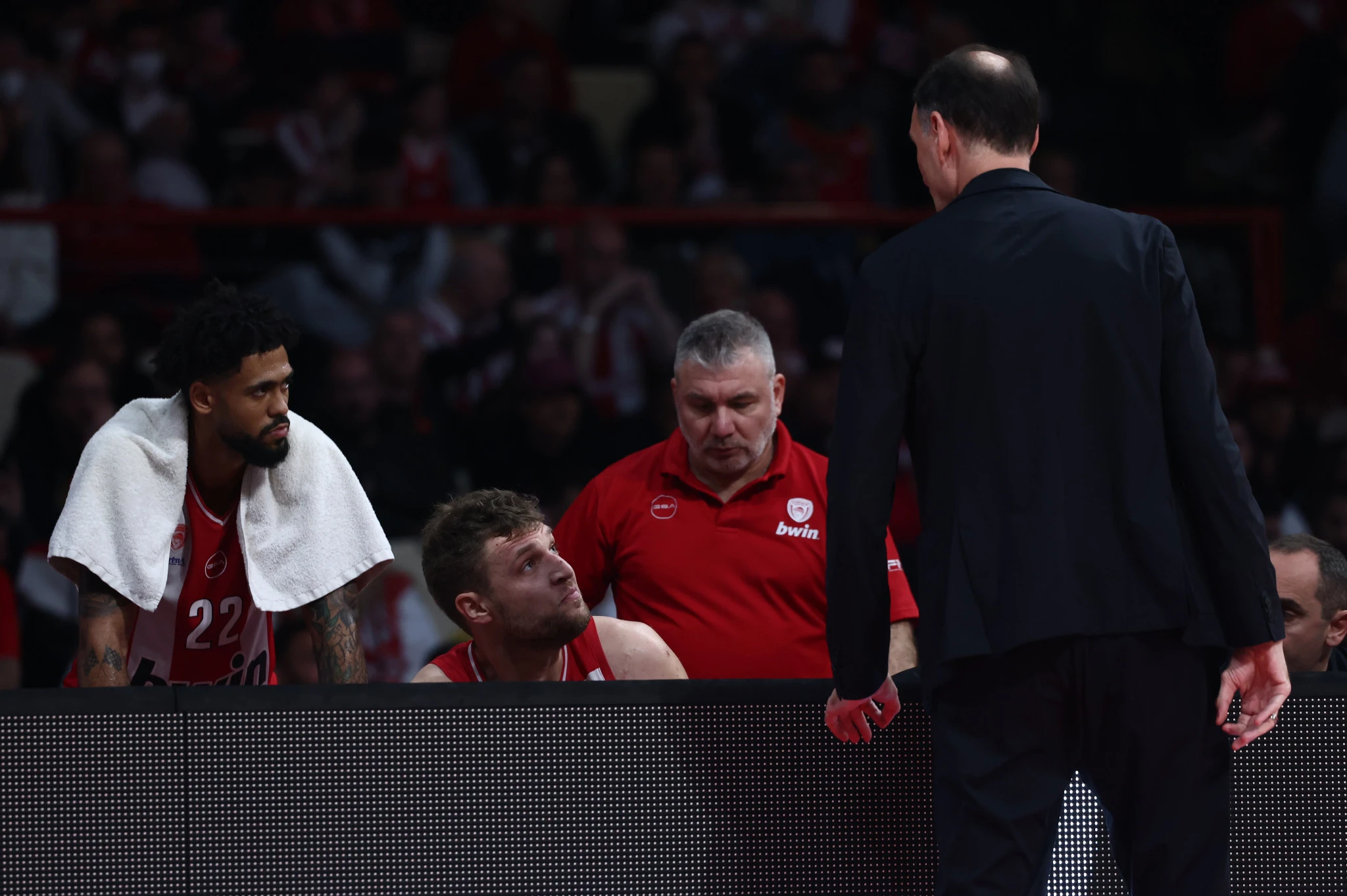 Έντονα τα είπε στους παίκτες του ο Γιώργος Μπαρτζώκας σε τάιμαουτ του Ολυμπιακού, Πηγή: Intime