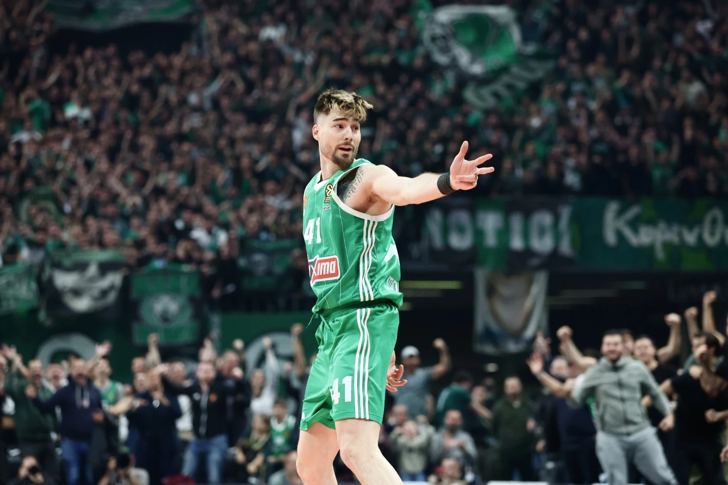 Ο απίθανος Χουάντσο, ο οποίος έκρινε το περσινό Παναθηναϊκός - Ερυθρός Αστέρας / Πηγή: Eurokinissi