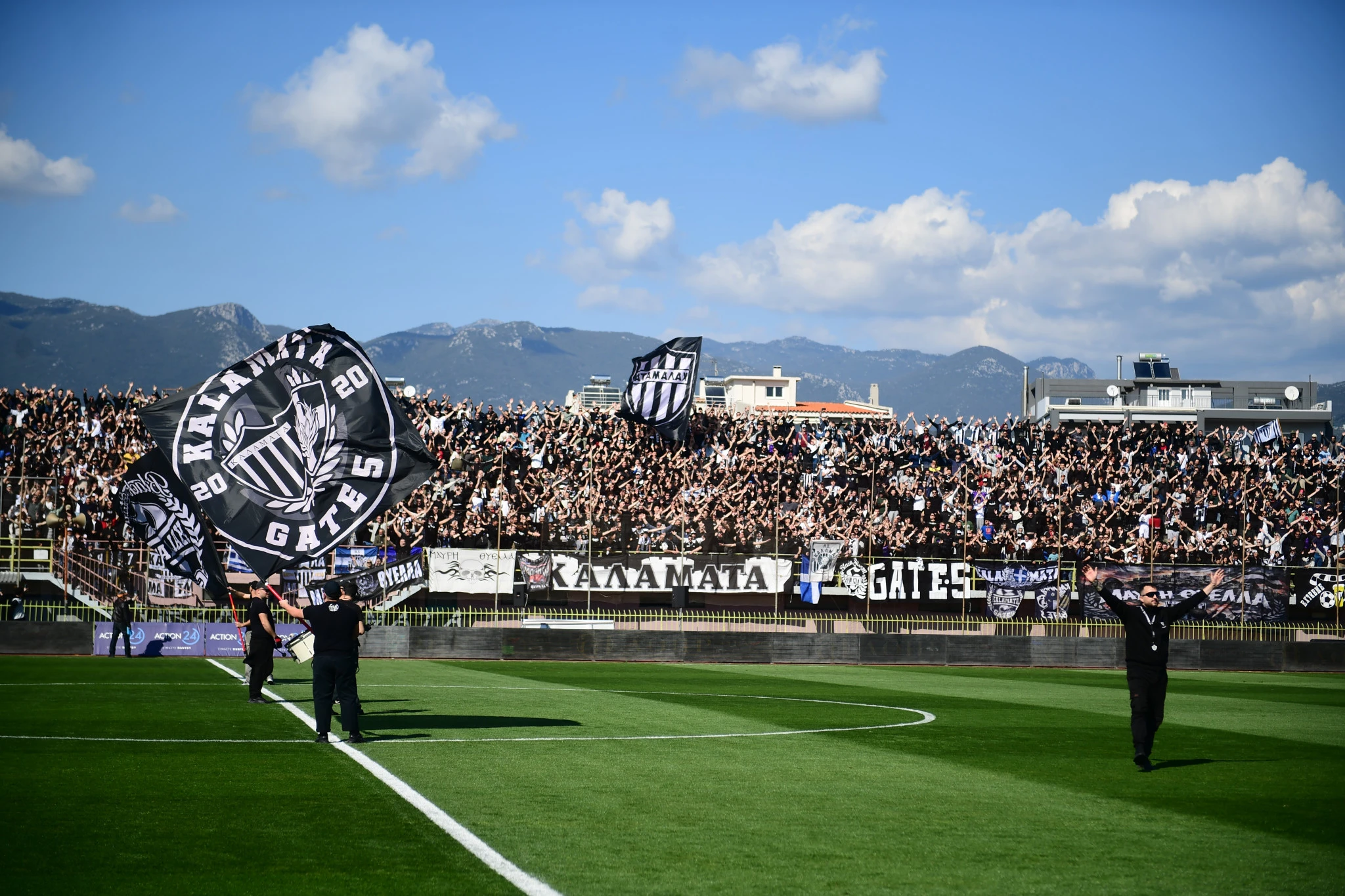 Κατάμεστο το γήπεδο της Καλαμάτας / Πηγή: Eurokinissi