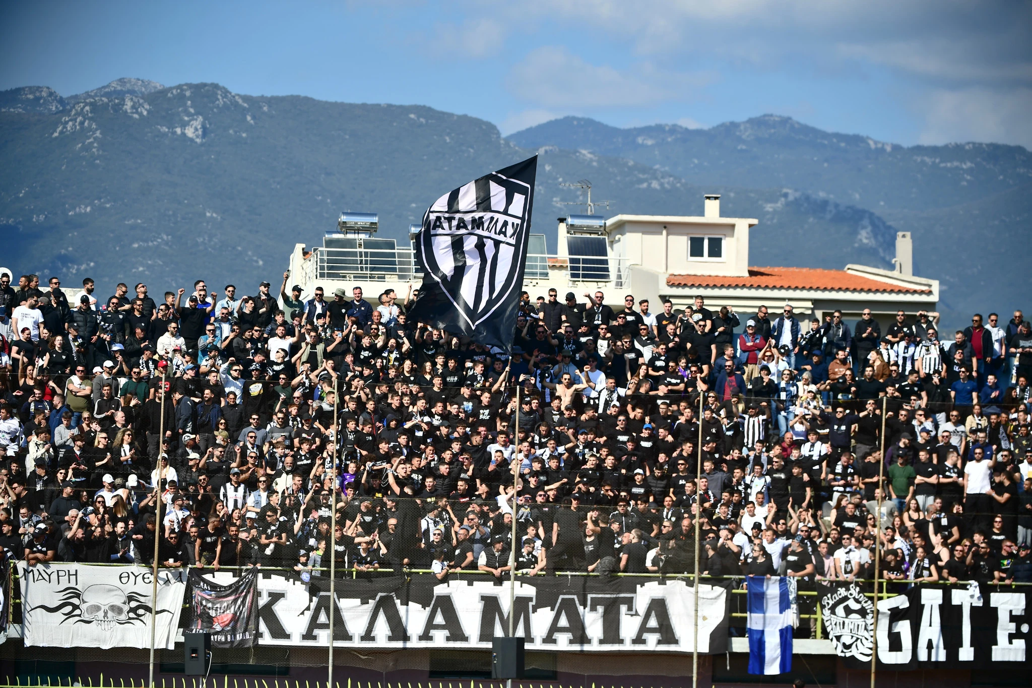 Κατάμεστο το γήπεδο της Καλαμάτας / Πηγή: Eurokinissi