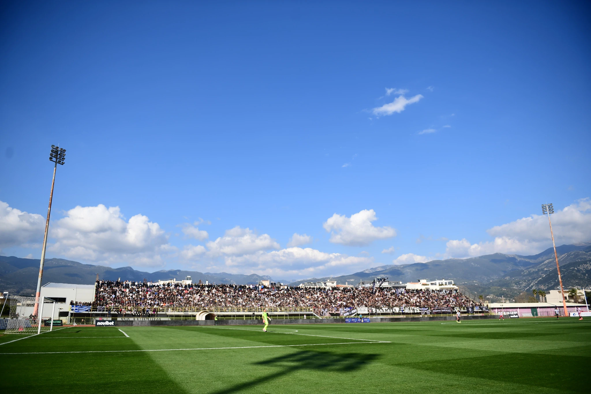 Κατάμεστο το γήπεδο της Καλαμάτας / Πηγή: Eurokinissi