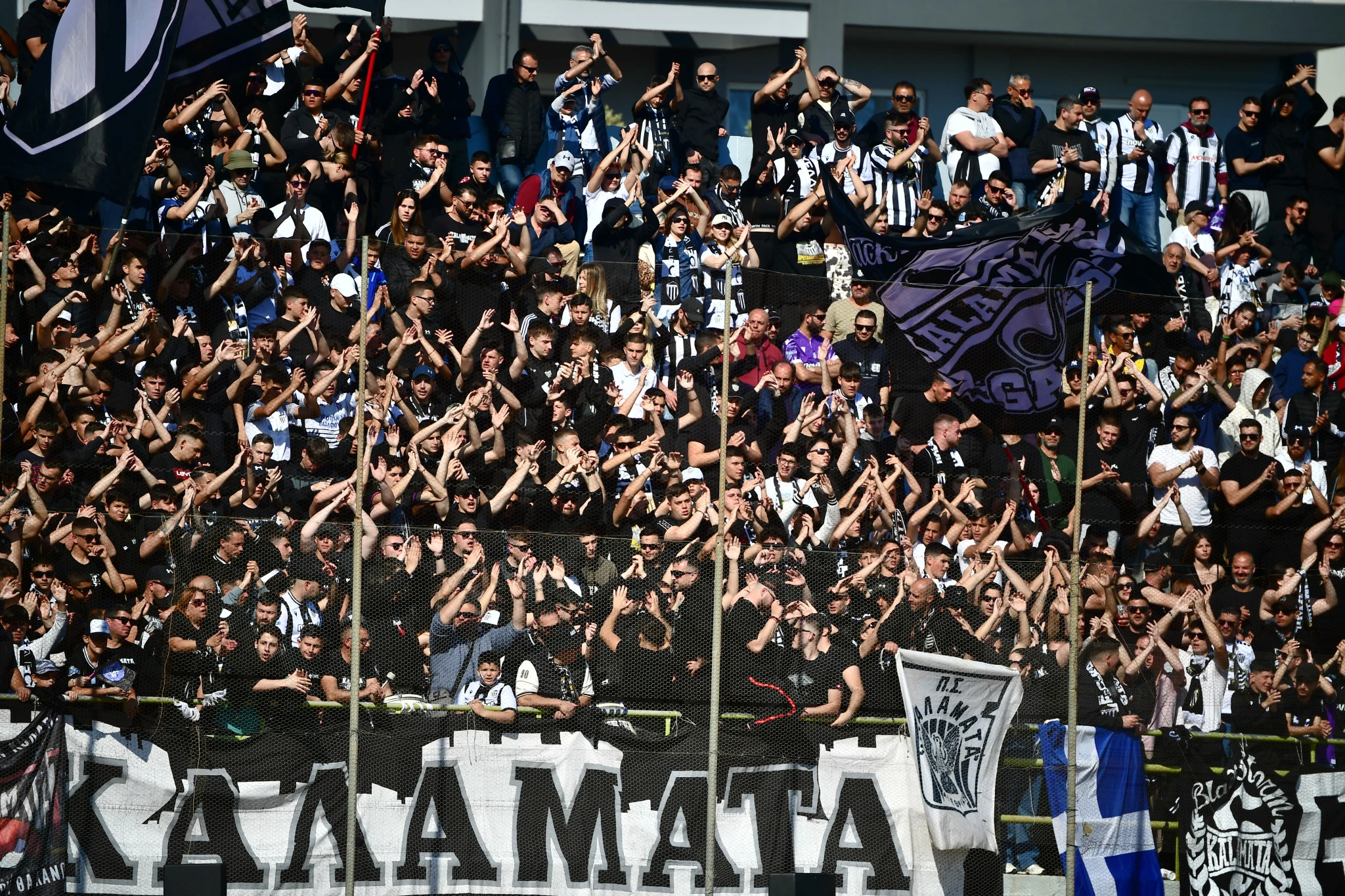 Κατάμεστο το γήπεδο της Καλαμάτας / Πηγή: Eurokinissi