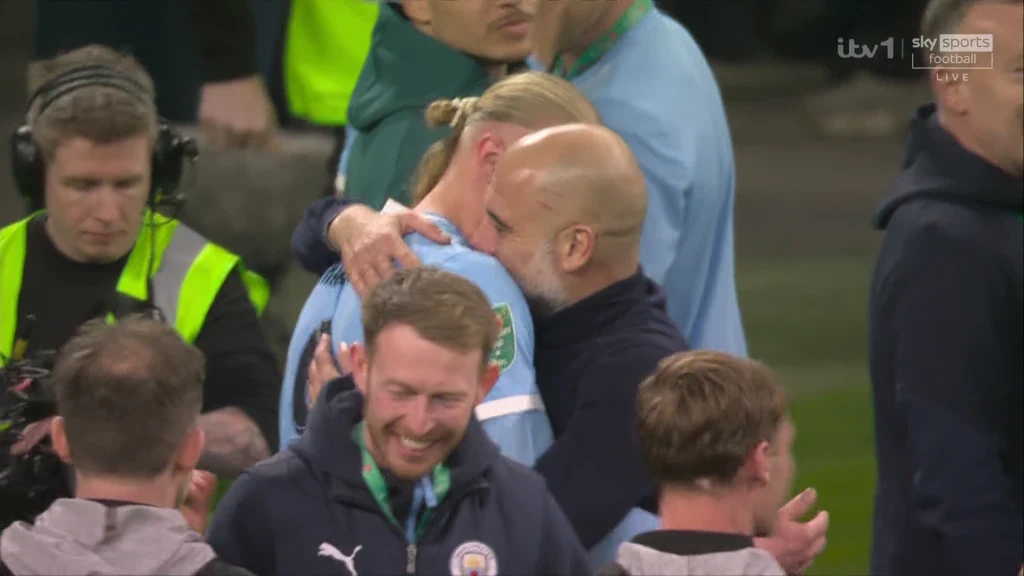 Ο Πεπ Γκουαρδιόλα εμφανίστηκε ξανά με σημάδια στο κεφάλι του / Screenshot