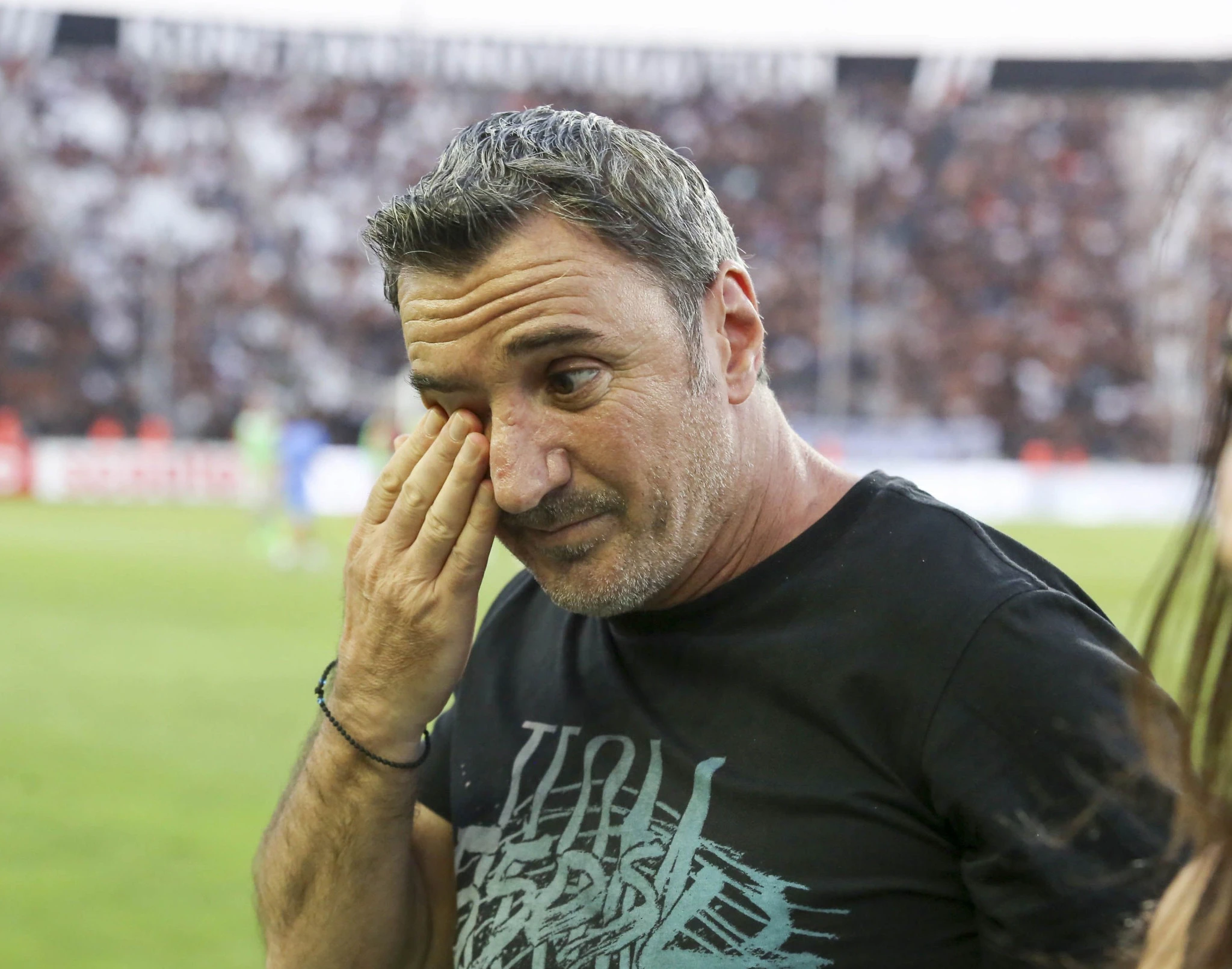 Ο Στέφανος Μπορμπόκης, δακρυσμένος, στην Τούμπα / Πηγή: Eurokinissi