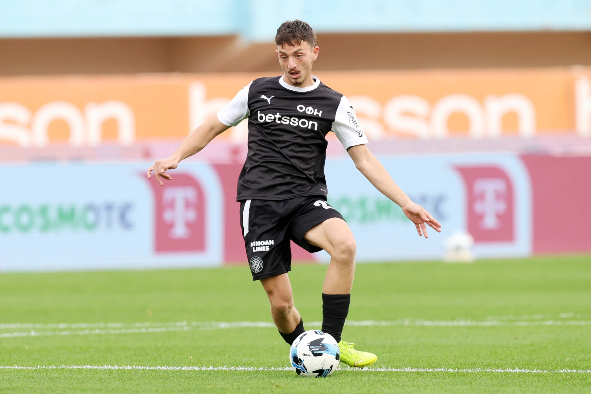 Ο Γιάννης Αποστολάκης με τη φανέλα του ΟΦΗ / Πηγή: InTime