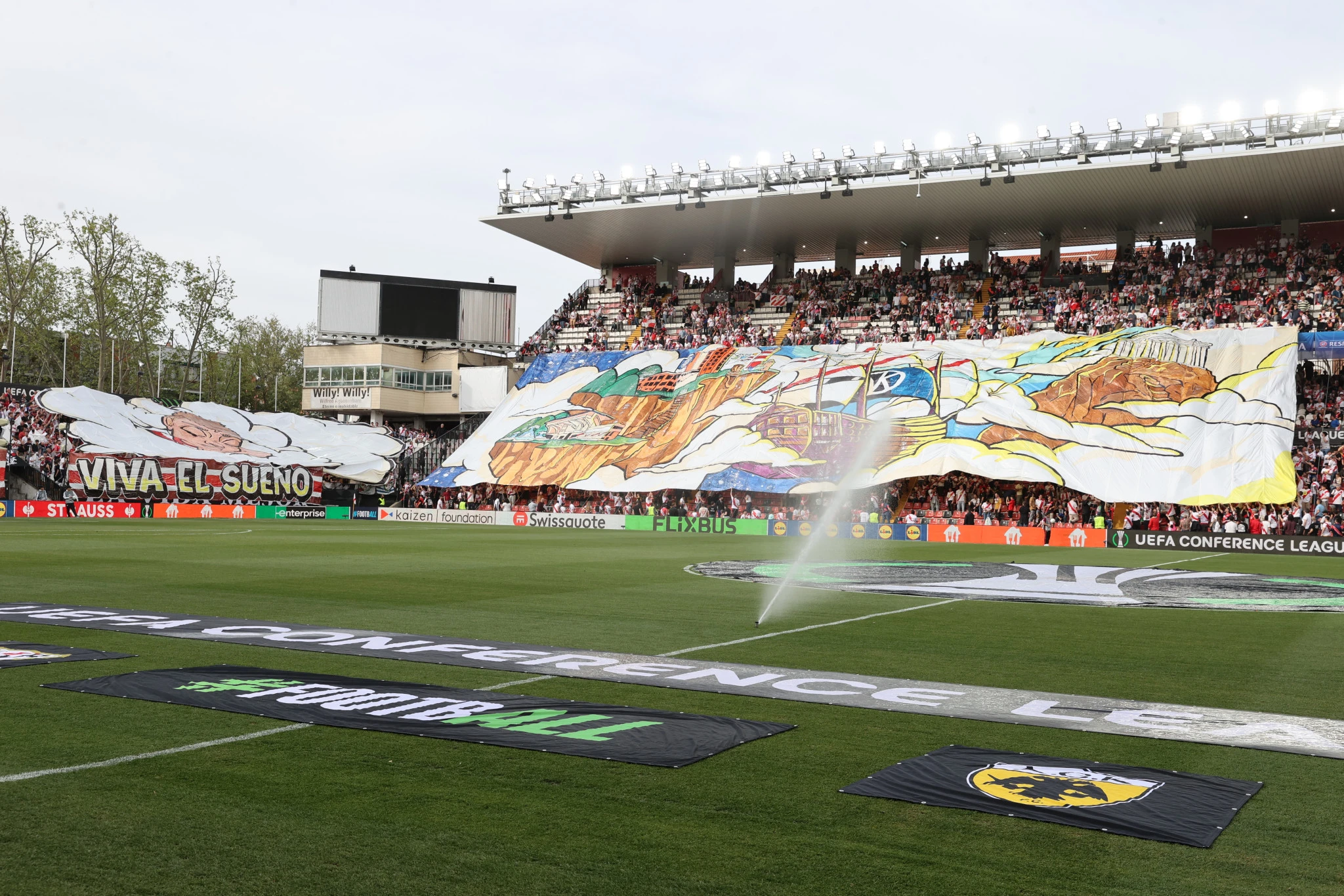 Το κορεό των οπαδών της Ράγιο Βαγιεκάνο / Πηγή: Intime