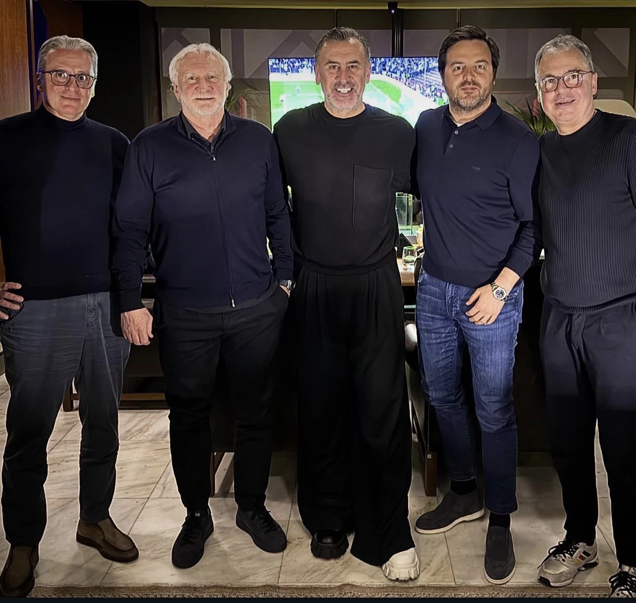 Από αριστερά: Κουτσολιάκος, Φέλερ, ιδιοκτήτης εστιατορίου, Ριμπάλτα και Ρέτιγκ