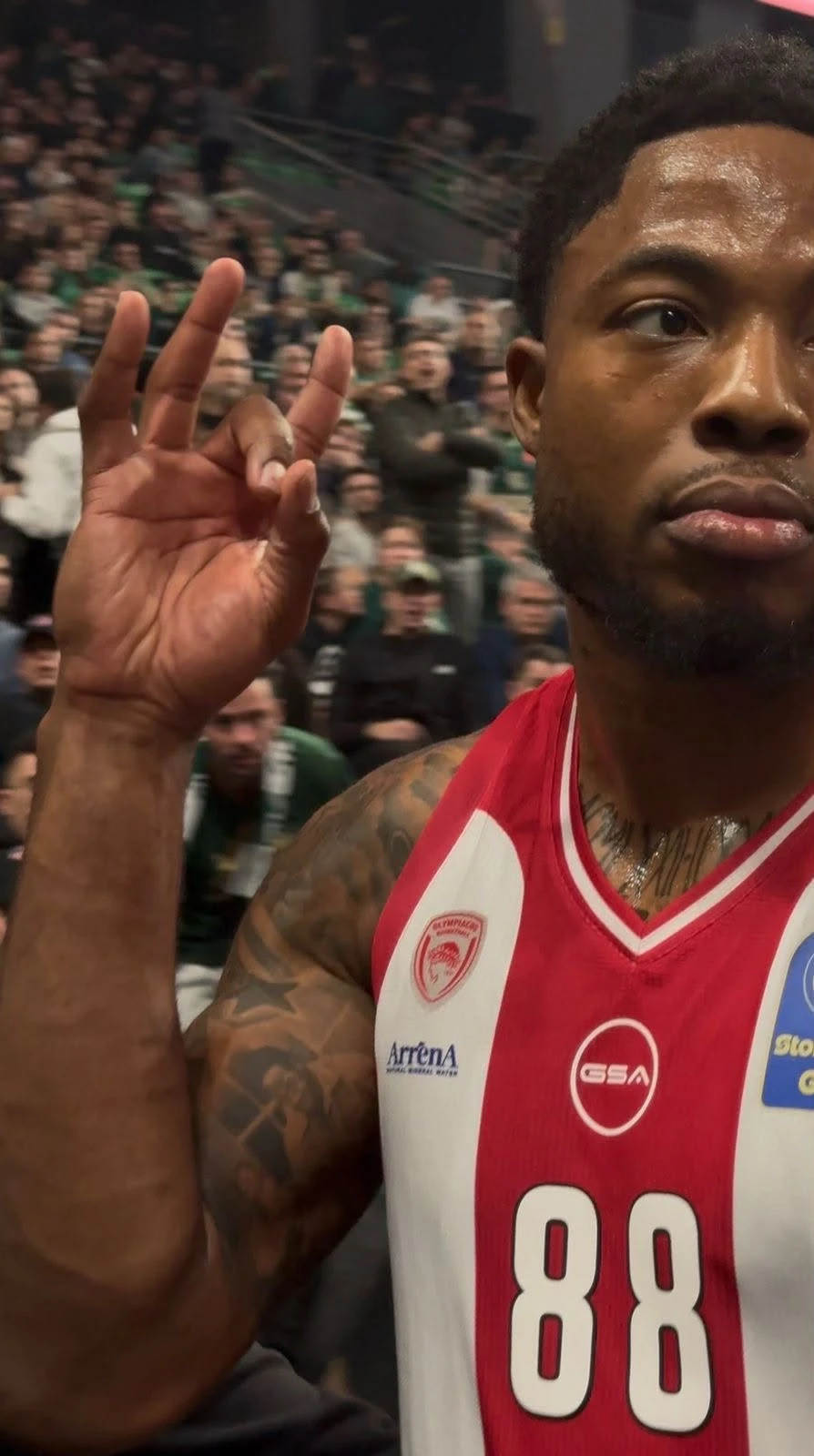 Η χειρονομία για την οποία κάνει λόγο η ΚΑΕ Παναθηναϊκός. Η χειρονομία για την οποία κάνει λόγο η ΚΑΕ Παναθηναϊκός.