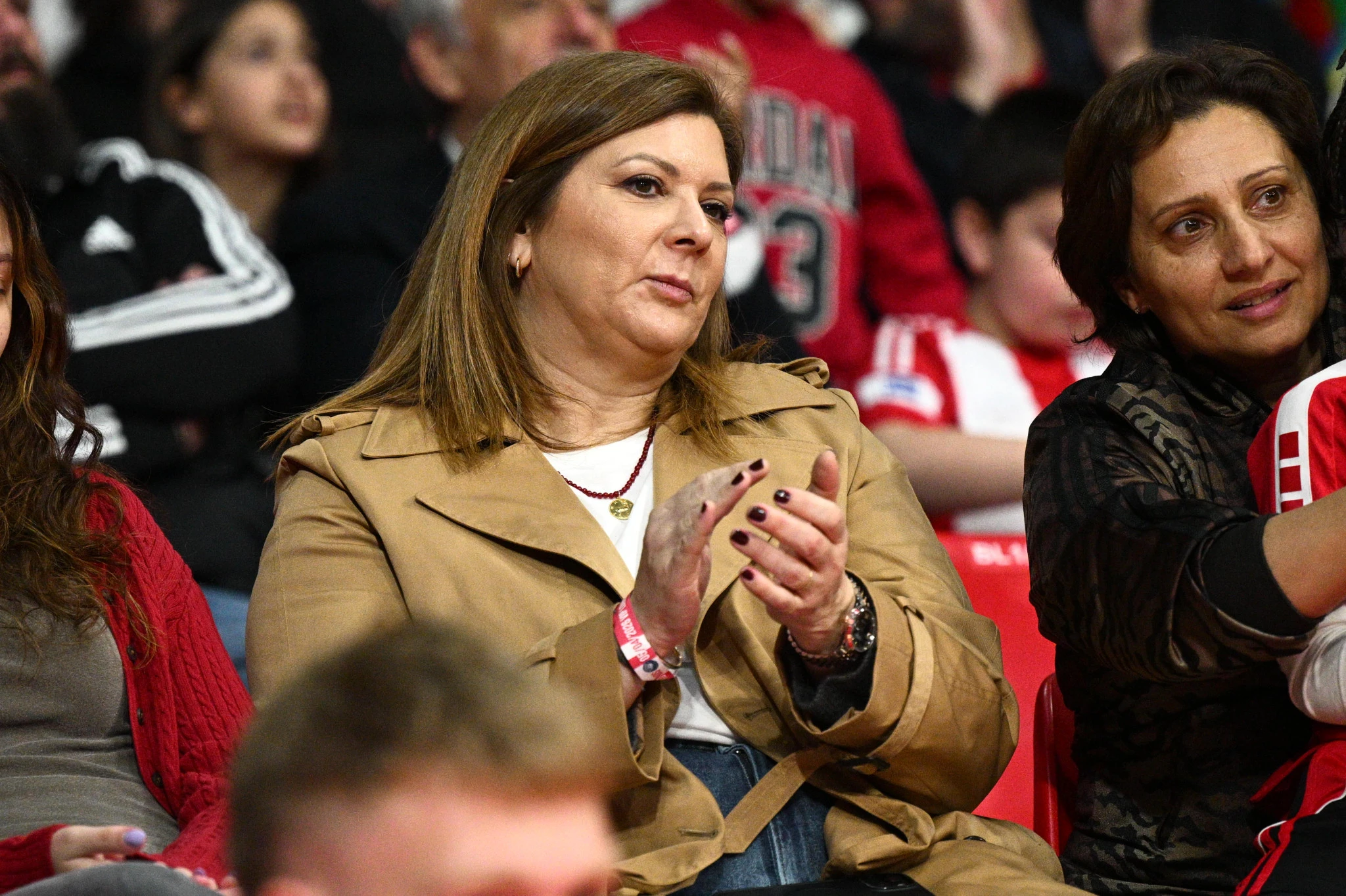 Η σύζυγος του Γιώργου Μπαρτζώκα στο ΣΕΦ/Πηγή: Eurokinissi