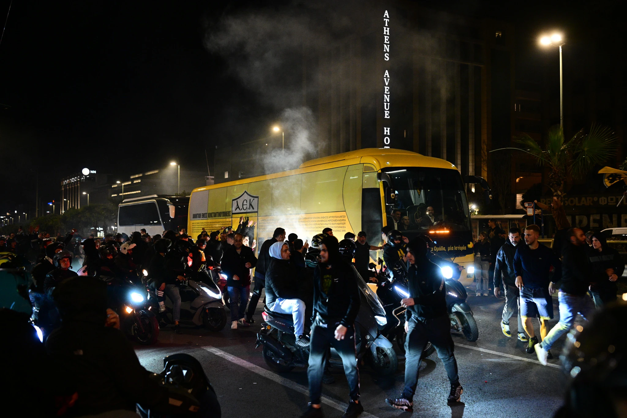 Οπαδοί της ΑΕΚ στη Συγγρού με τη μηχανοκίνητη πορεία / Πηγή: Eurokinissi