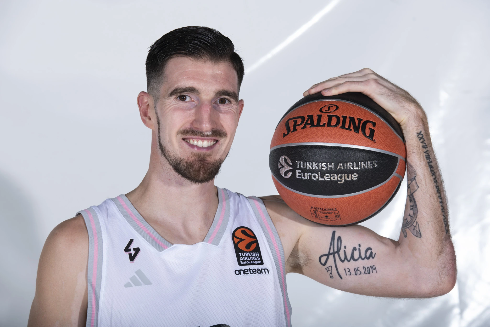 Ο Νάντο Ντε Κολό στην παρουσίασή του ως παίκτης της ASVEL /&nbsp;Photo by Cyril Lestage/Euroleague Basketball via Getty Images