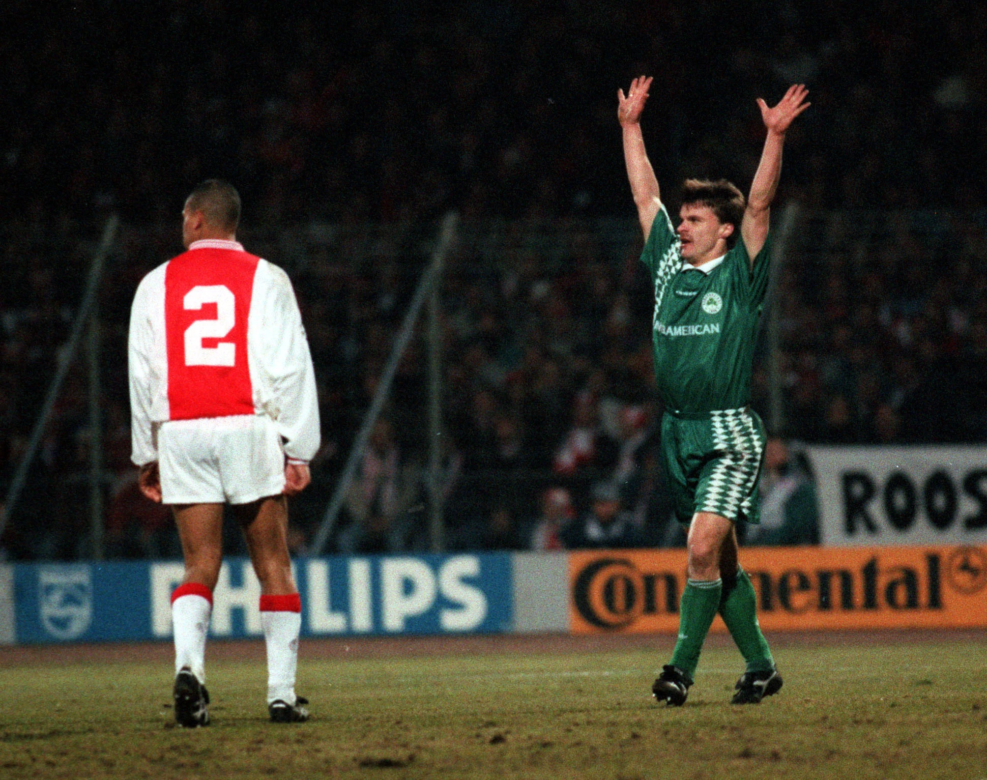 Ο Κρίστο Βαζέχα πανηγυρίζει το ιστορικό γκολ στο Άμστερνταμ - ΠΗΓΗ: Eurokinissi