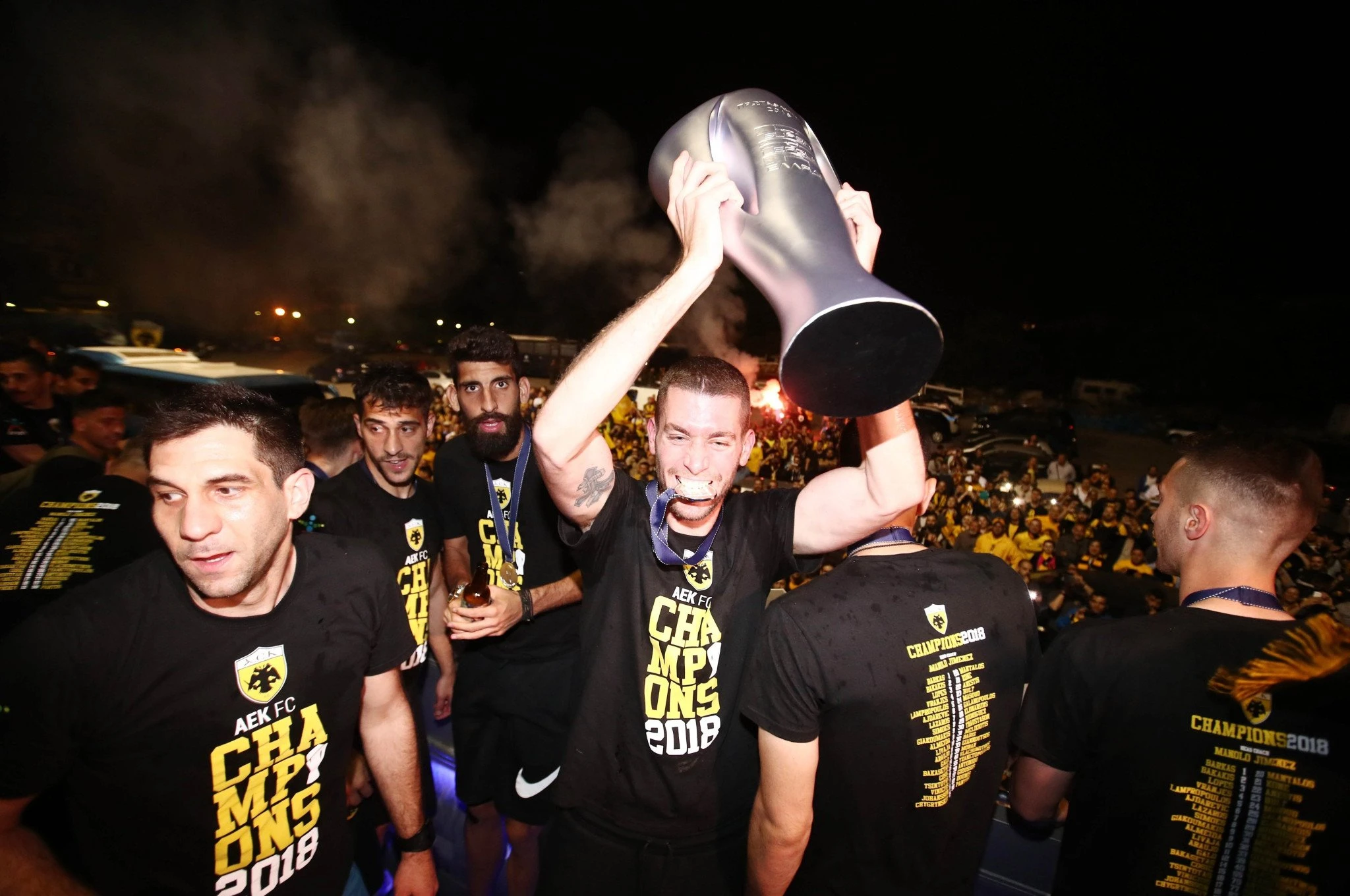 Ο Άνταμ Τζαντόπουλος πανηγυρίζει το πρωτάθλημα με την ΑΕΚ το 2018/Πηγή:&nbsp;Intime