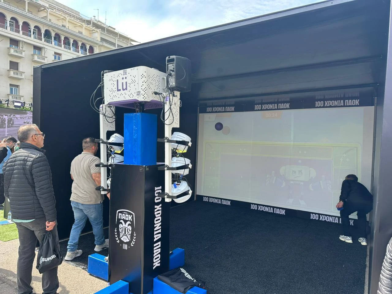 Γεμίζει από νωρίς η πλατεία της Αριστοτέλους για τα 100 χρόνια ΠΑΟΚ / Athletiko