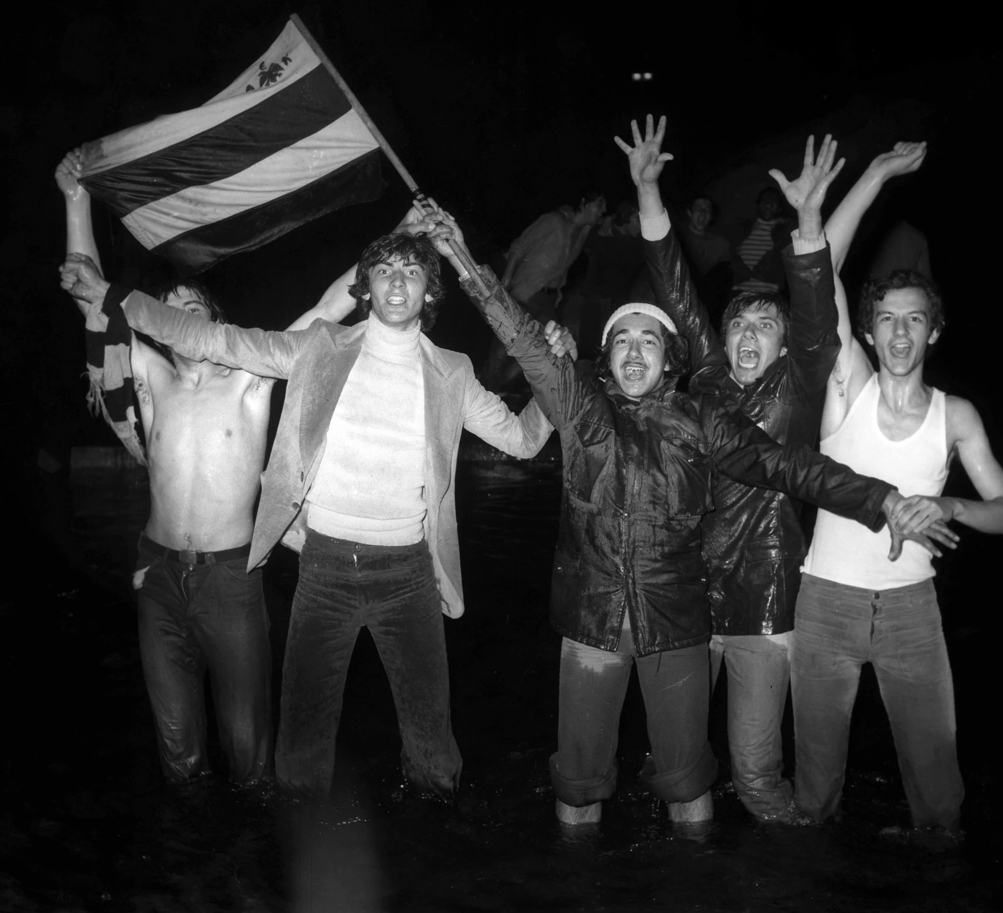 Οι πανηγυρισμοί οπαδών της ΑΕΚ μετά την πρόκριση επί της ΚΠΡ&nbsp;/ Πηγή: Intime