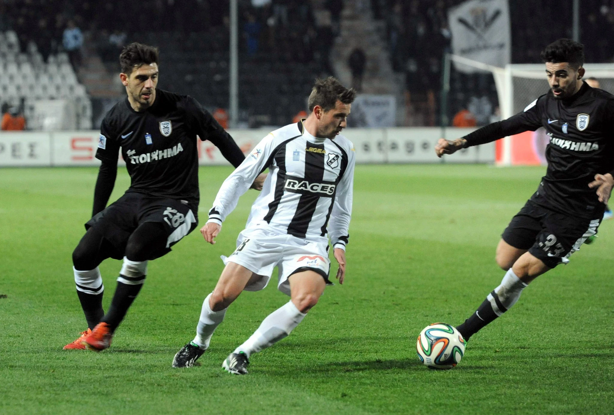 Ο Βασίλης Κουτσιανικούλης με τη φανέλα του ΟΦΗ κόντρα στον ΠΑΟΚ/Eurokinissi