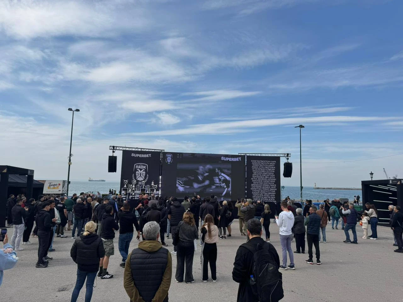 Γεμίζει από νωρίς η πλατεία της Αριστοτέλους για τα 100 χρόνια ΠΑΟΚ / Athletiko