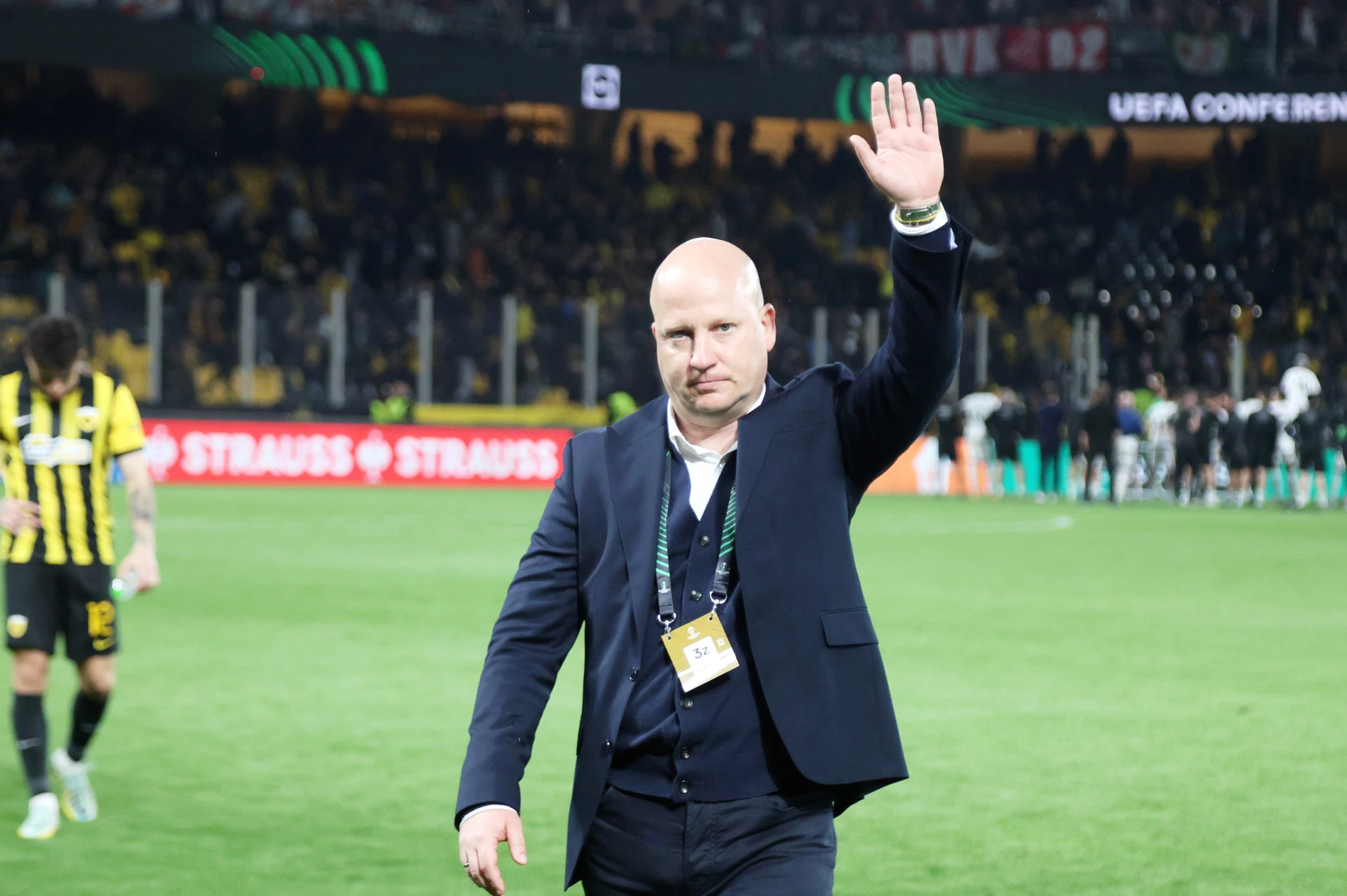 Ο Μάρκο Νίκολιτς ευχαριστεί τον κόσμο της ΑΕΚ / Πηγή: Intime